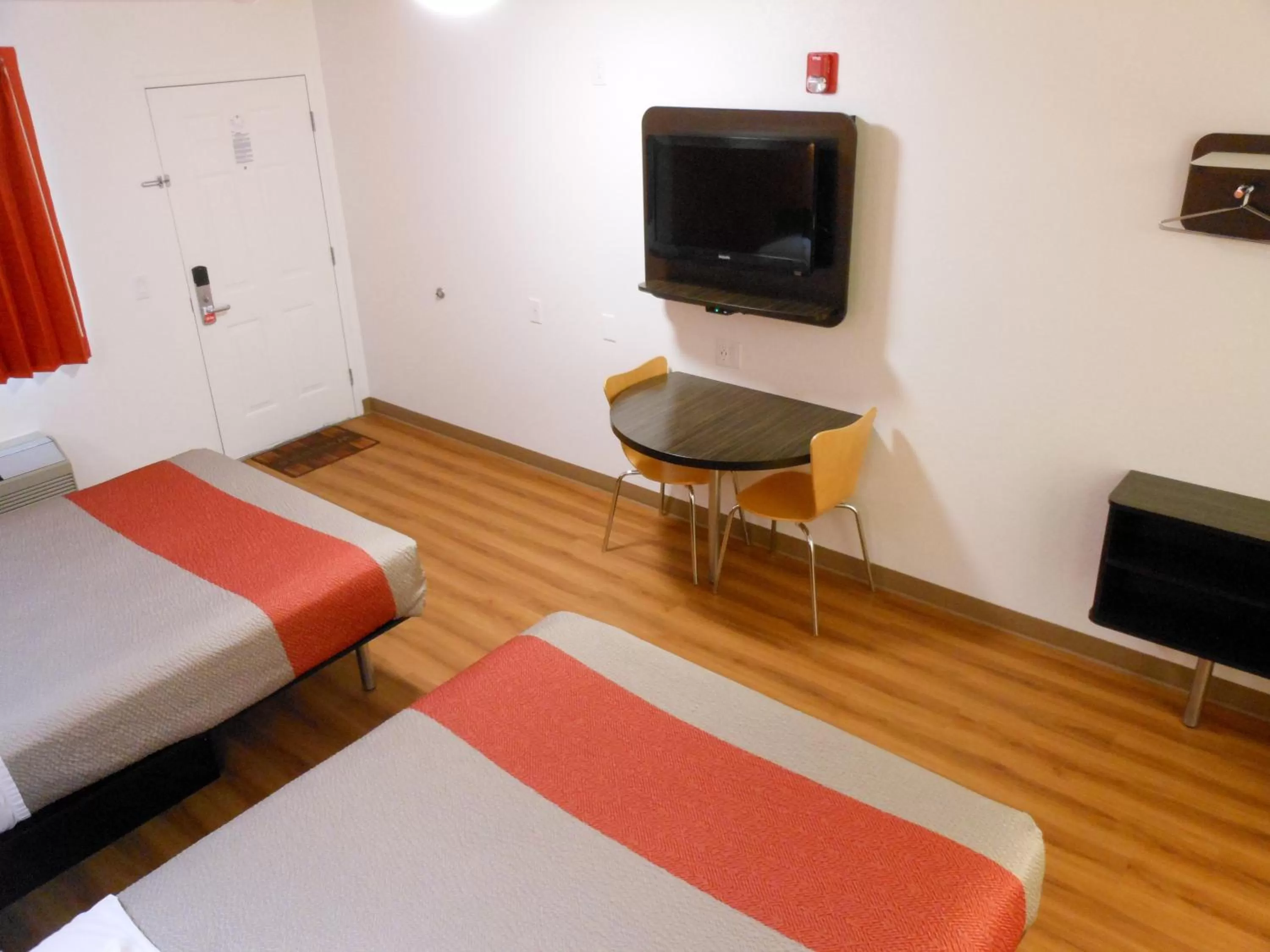 Photo of the whole room, Bed in Motel 6-Fallon, NV