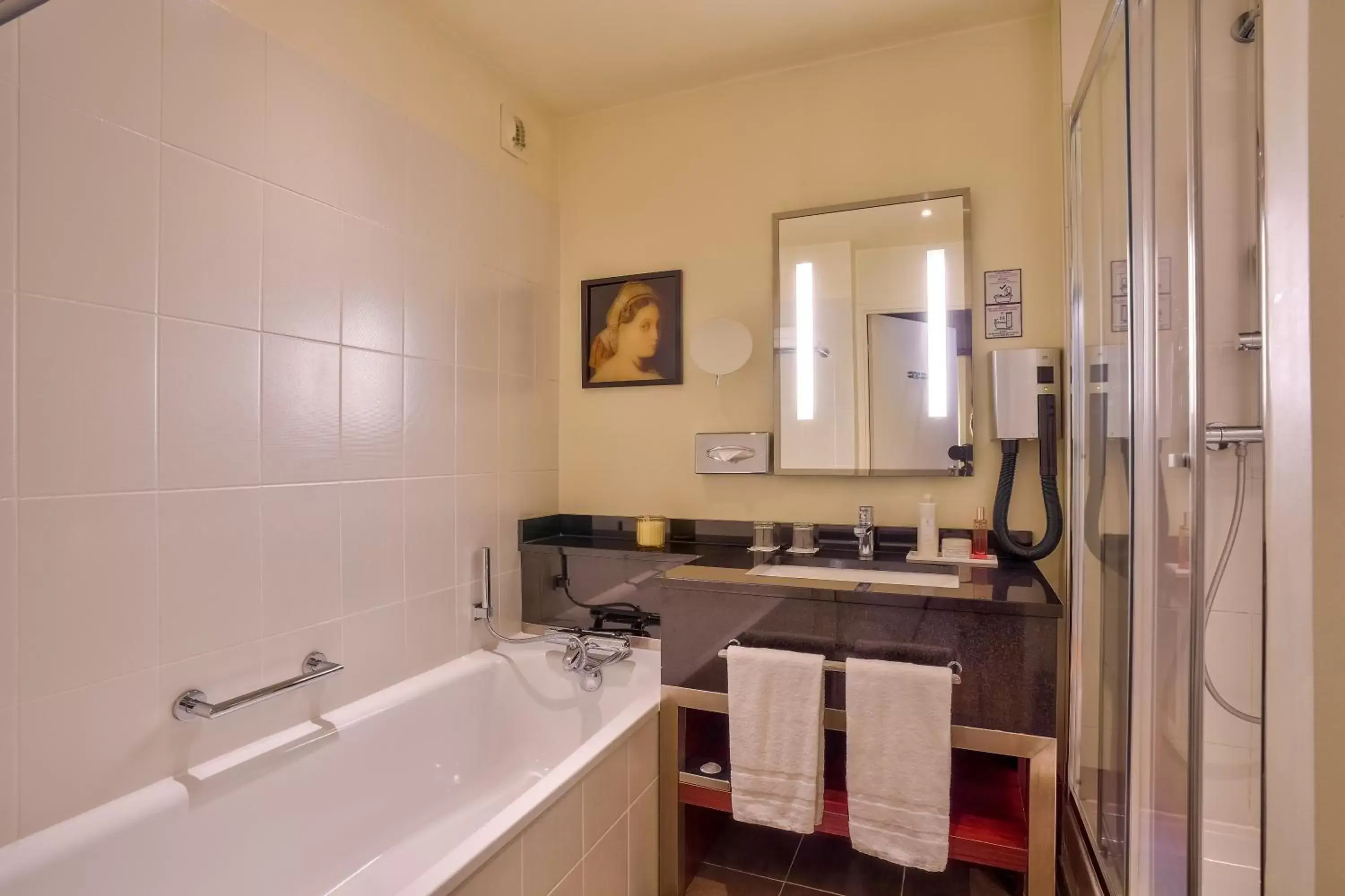 Bathroom in Zenitude Relais & Spa - Paris Charles de Gaulle