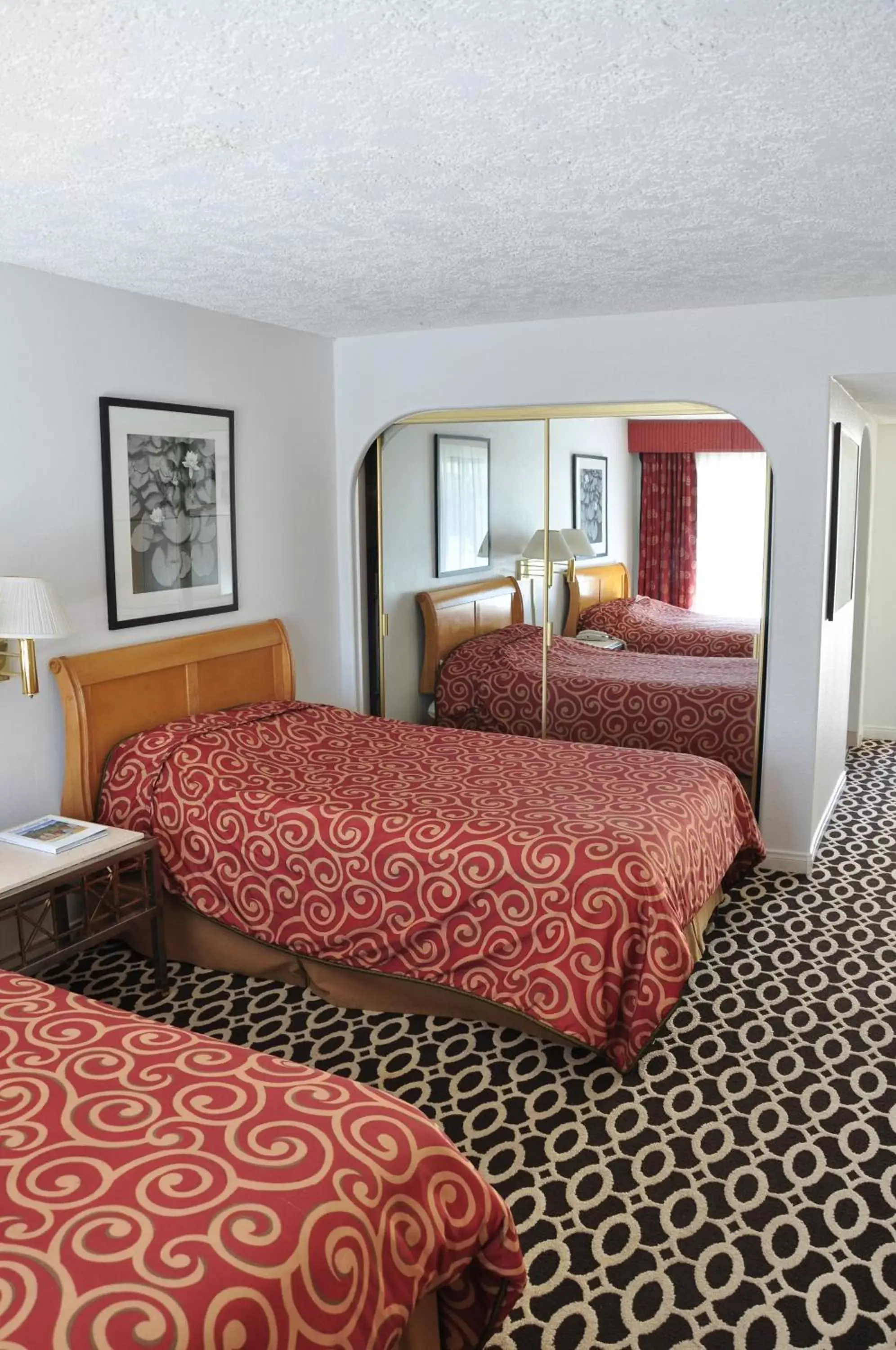 Photo of the whole room, Bed in Delos Reyes Palm Springs