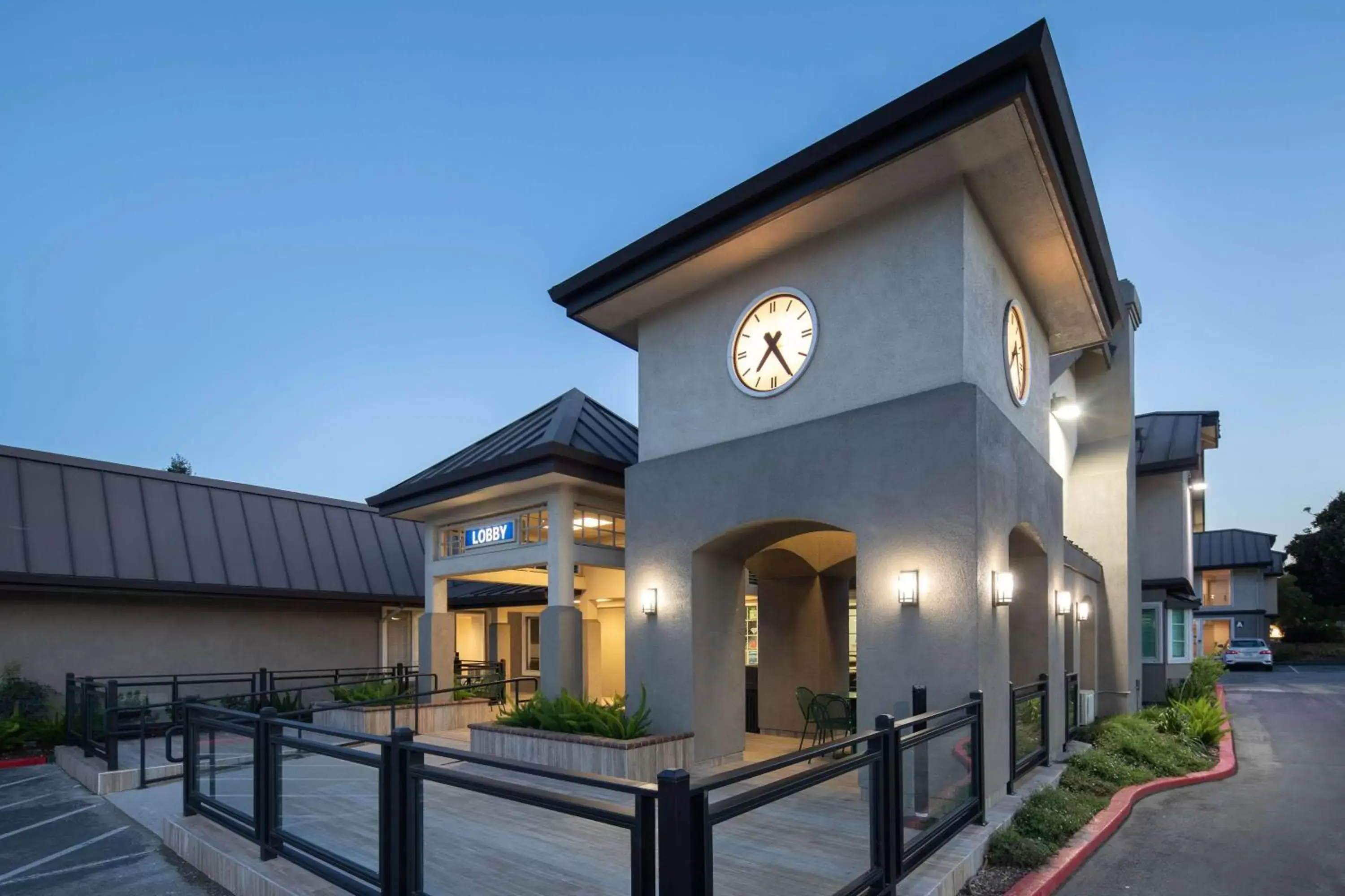 Property Building in Best Western Silicon Valley Inn