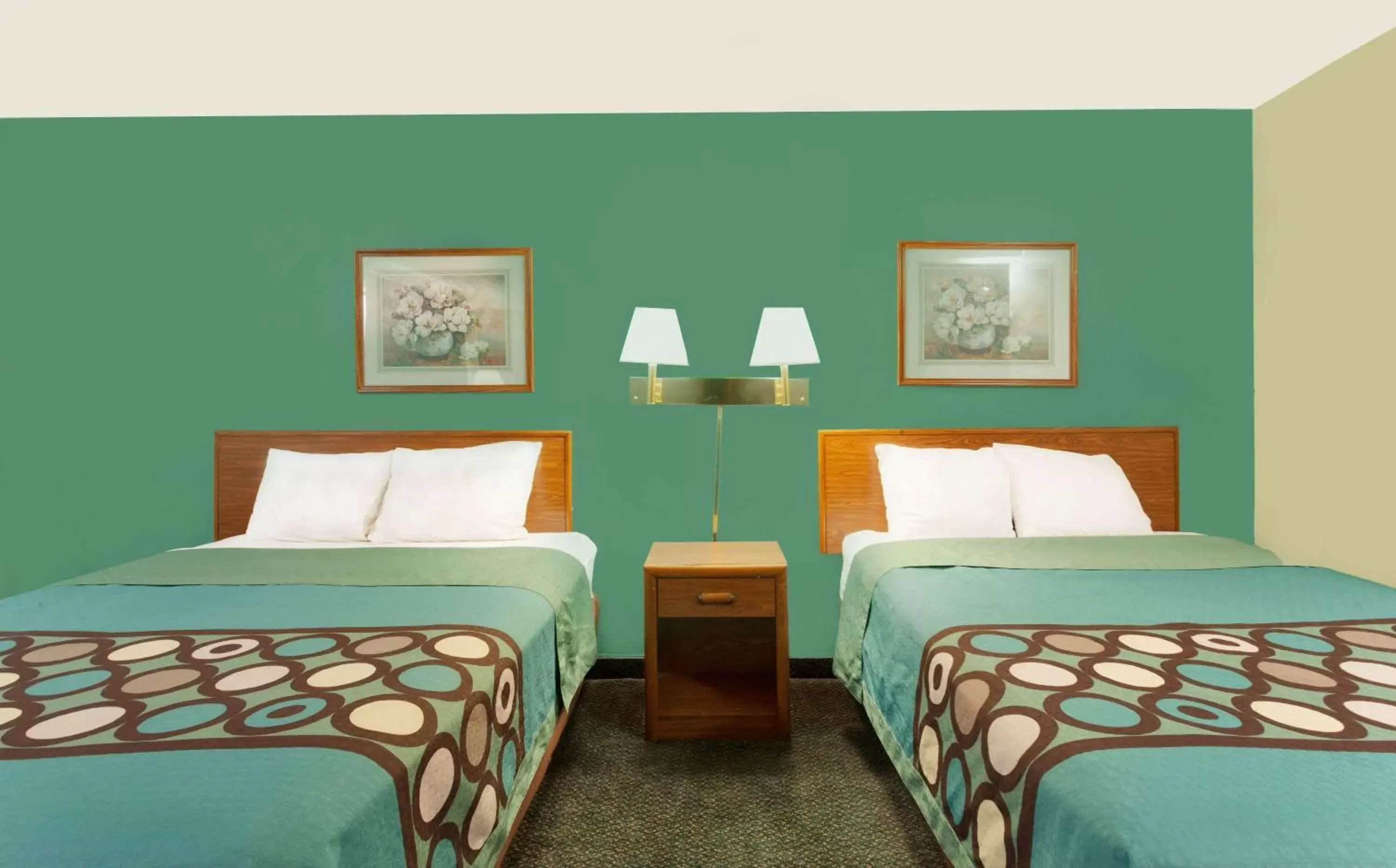 Photo of the whole room, Bed in Super 8 by Wyndham Carlisle-South