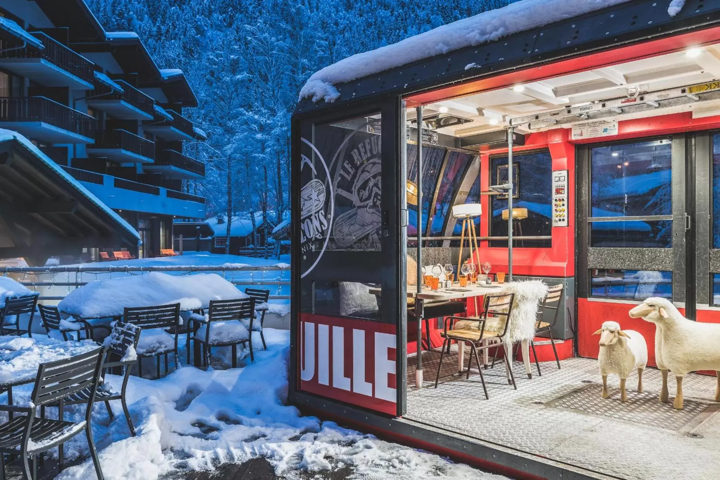 Patio, Winter in Hôtel Le Refuge des Aiglons