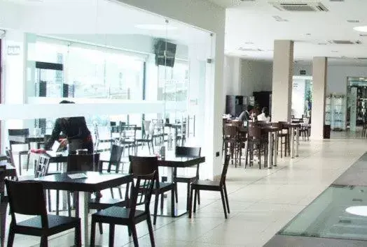 Lounge or bar, Restaurant/Places to Eat in Complejo Leo 24H