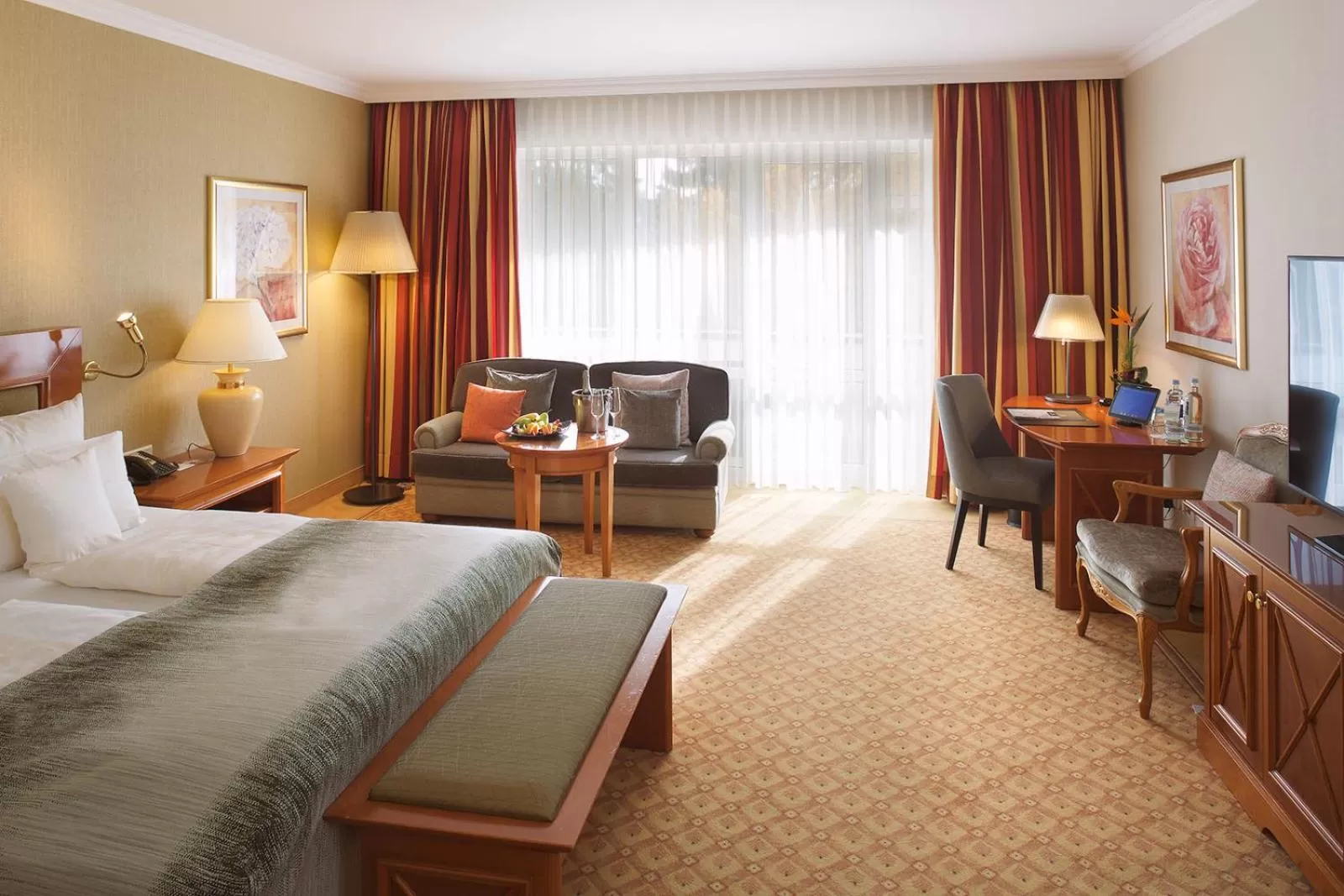 Photo of the whole room, Bed in Steigenberger Hotel Der Sonnenhof