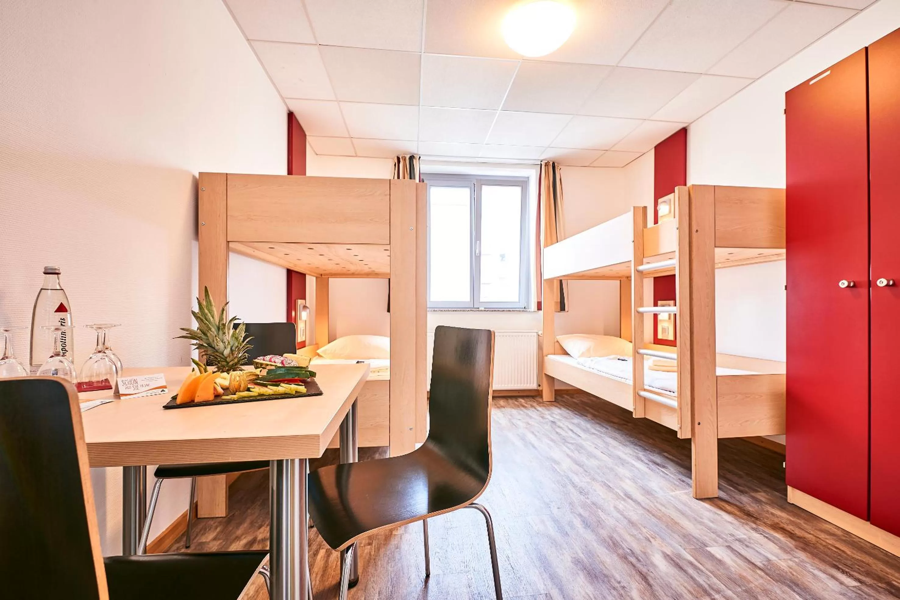 Photo of the whole room, Bed in DJH-Gästehaus Bermuda3Eck