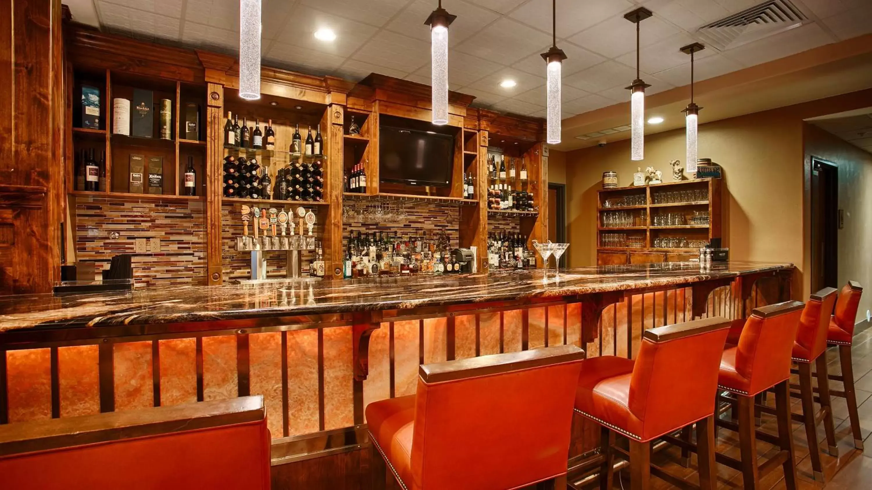 Lounge or bar, Lounge/Bar in Best Western Premier Ivy Inn & Suites