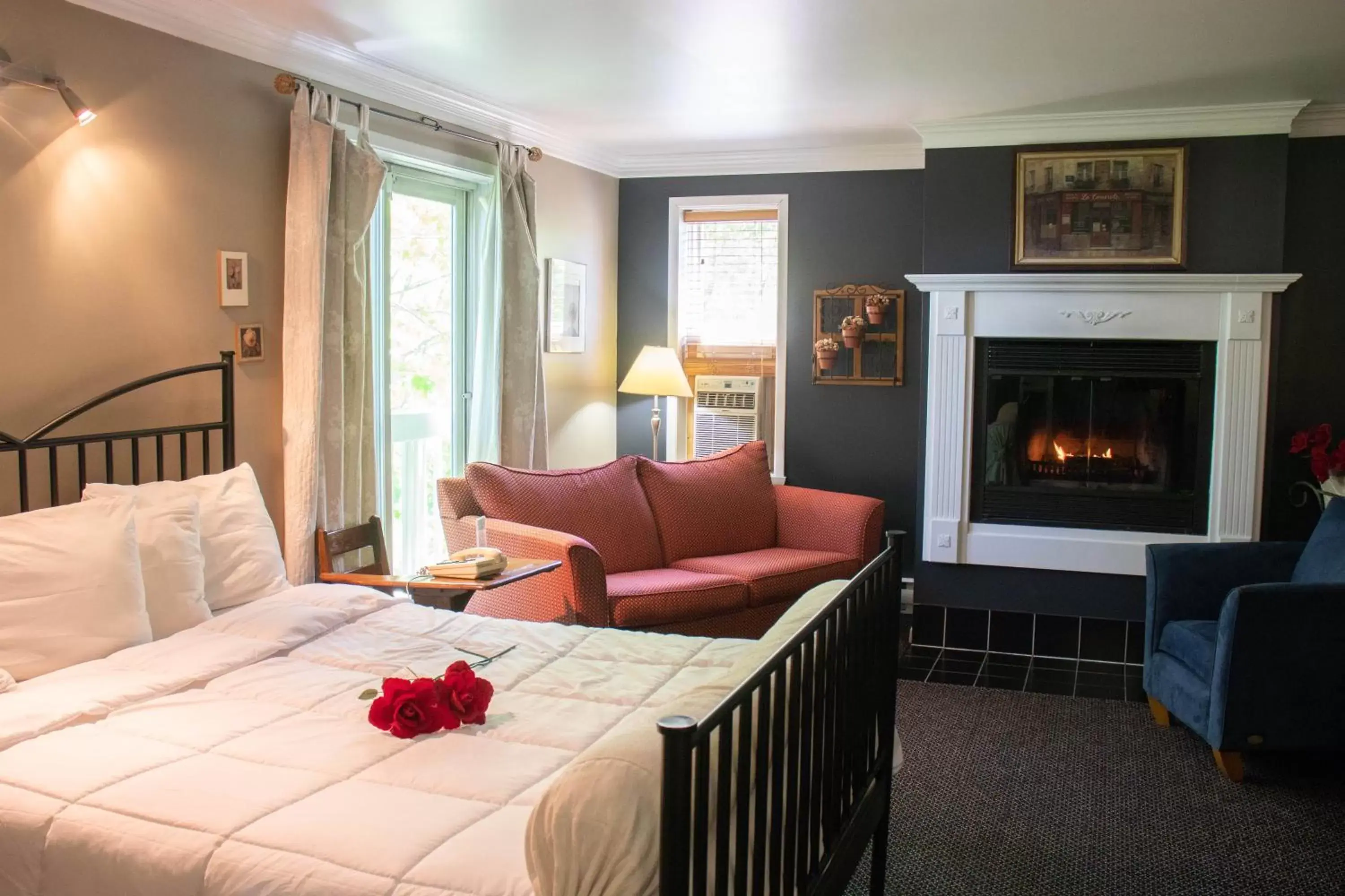 Bedroom in Auberge La Camarine