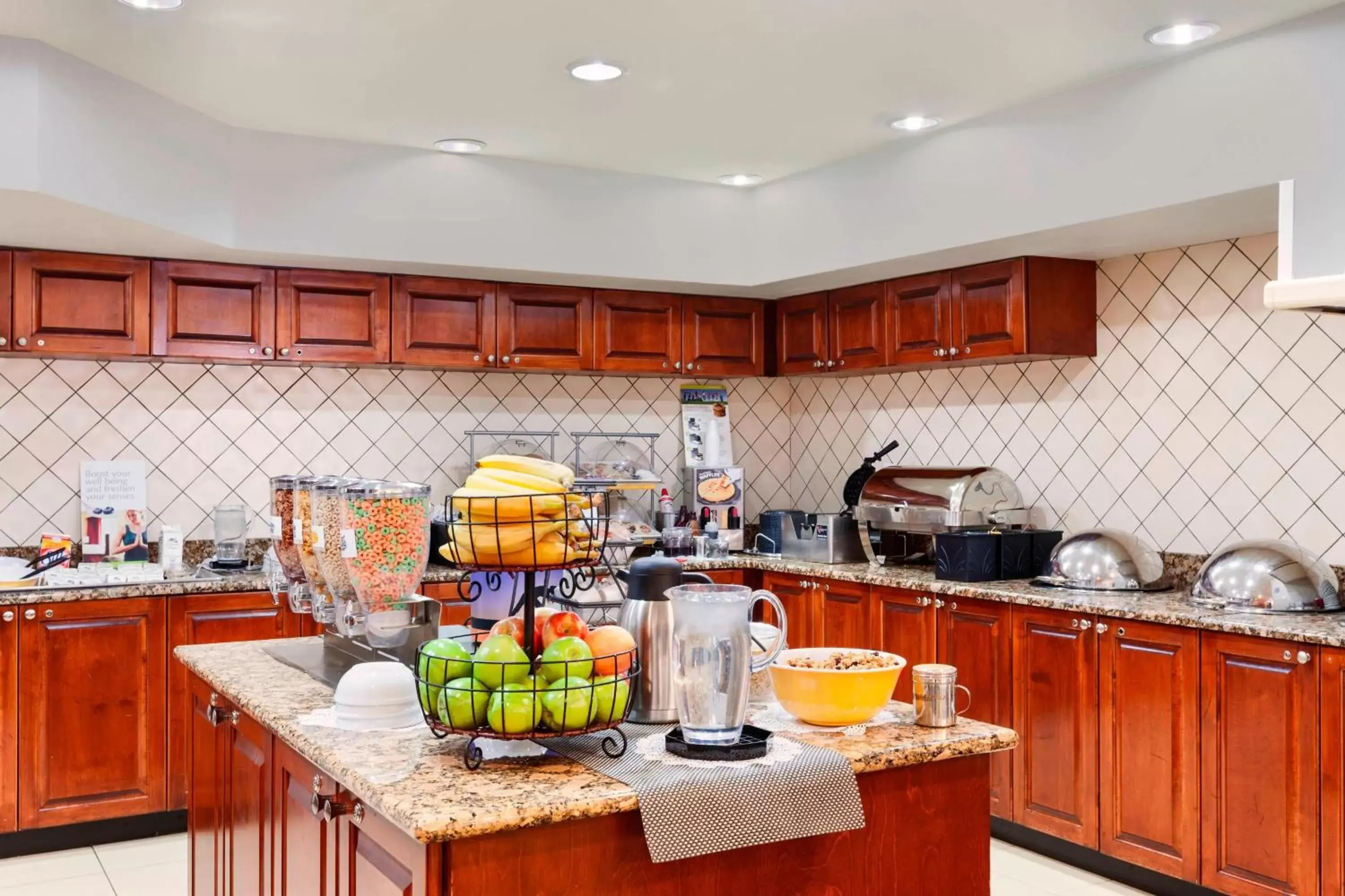 Breakfast, Kitchen/Kitchenette in Residence Inn Greensboro Airport