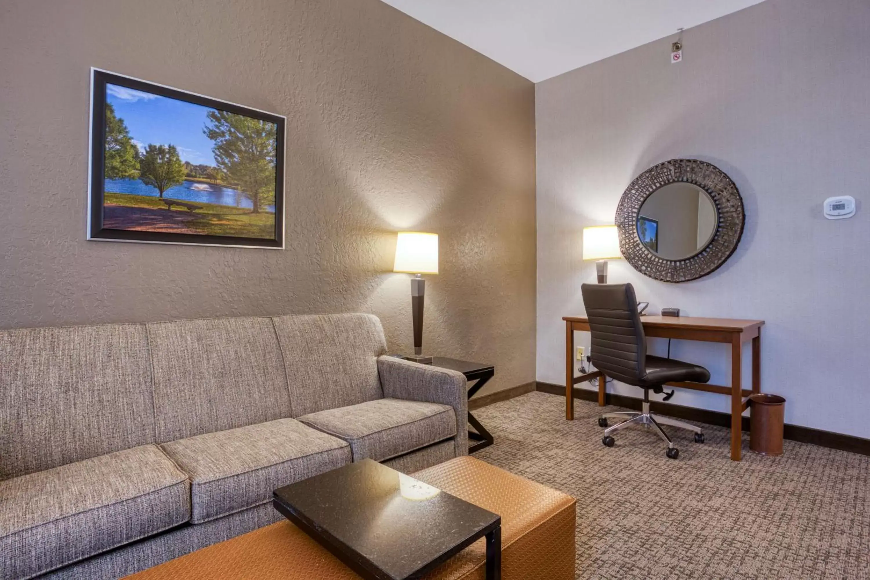 Photo of the whole room, Seating Area in Drury Inn & Suites St. Louis - Fairview Heights
