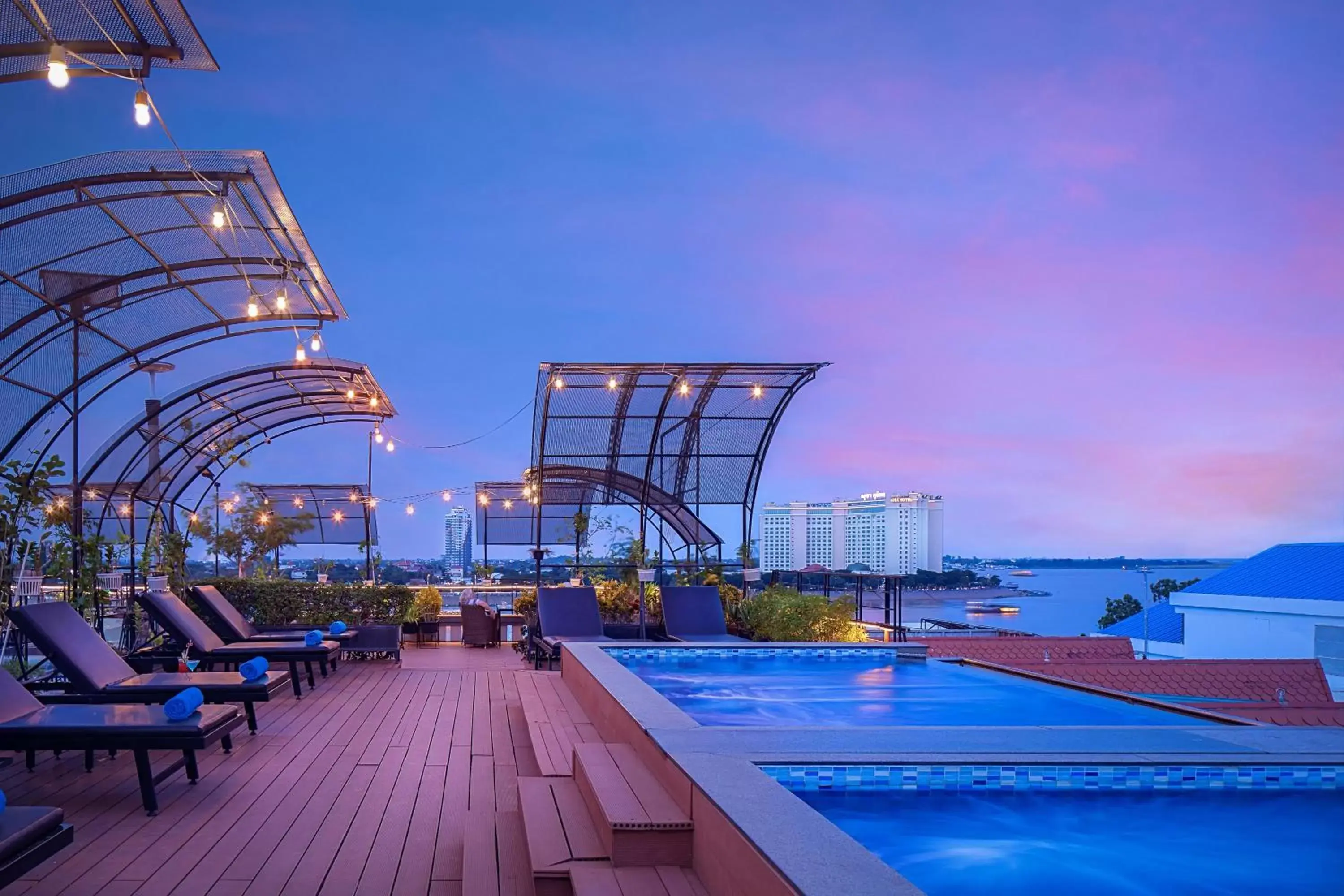 Pool view, Swimming Pool in Ohana Phnom Penh Palace Hotel