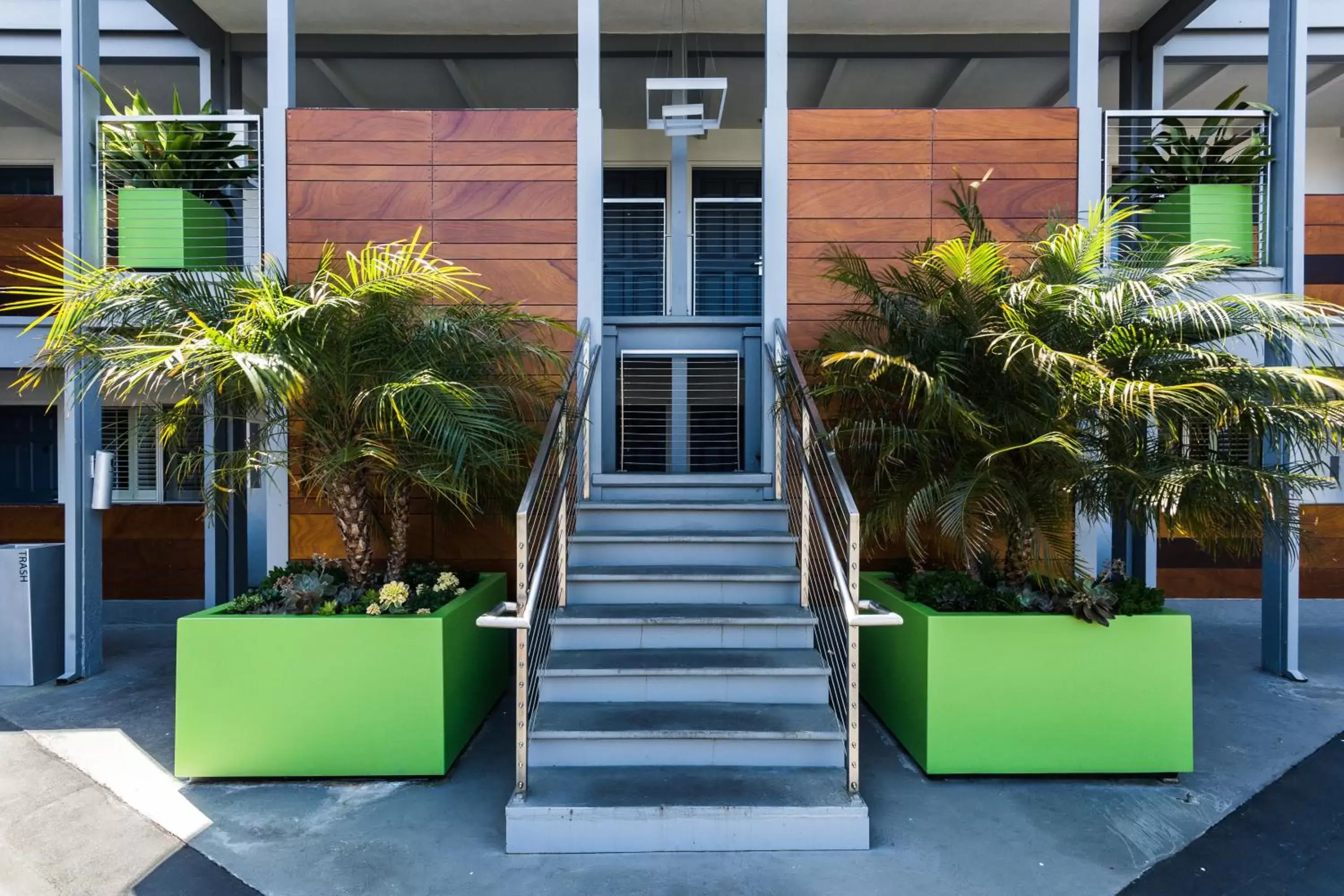 Property building in Menlo Park Inn Property building in Menlo Park Inn