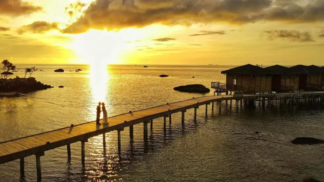 Overwater chalet in Rocks Beach Boutique Overwater chalet in Rocks Beach Boutique