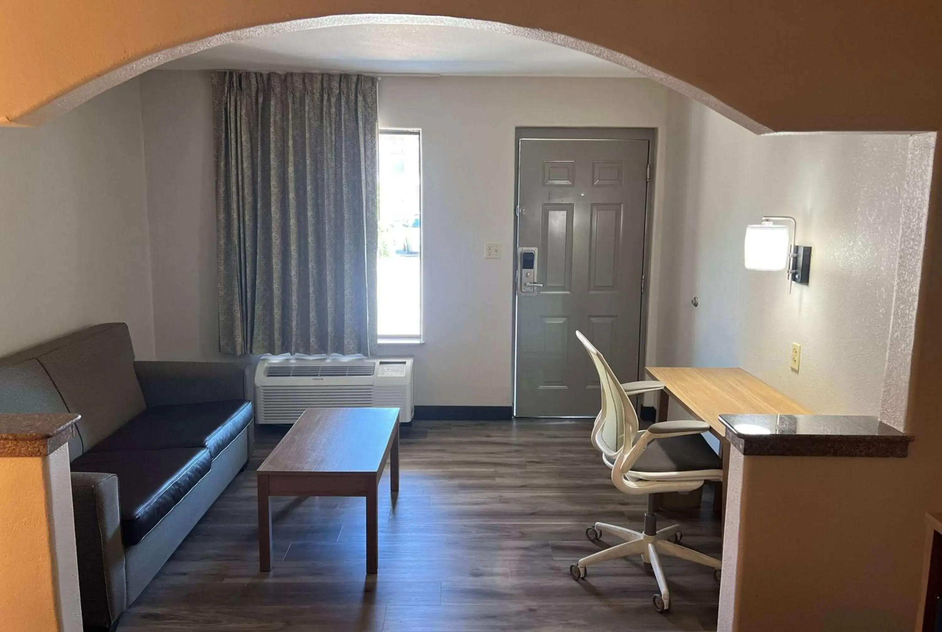 Bed, Seating Area in Days Inn & Suites by Wyndham Opelousas