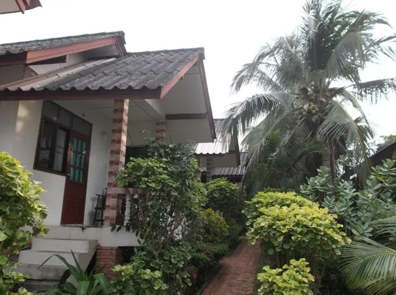 Facade/entrance, Property Building in Palm Point Village