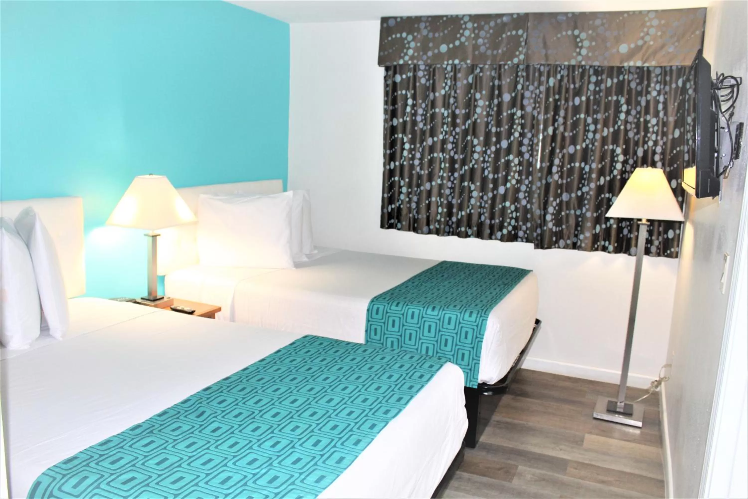 Bedroom, Bed in Howard Johnson Suites by Wyndham San Diego Chula Vista BayFront