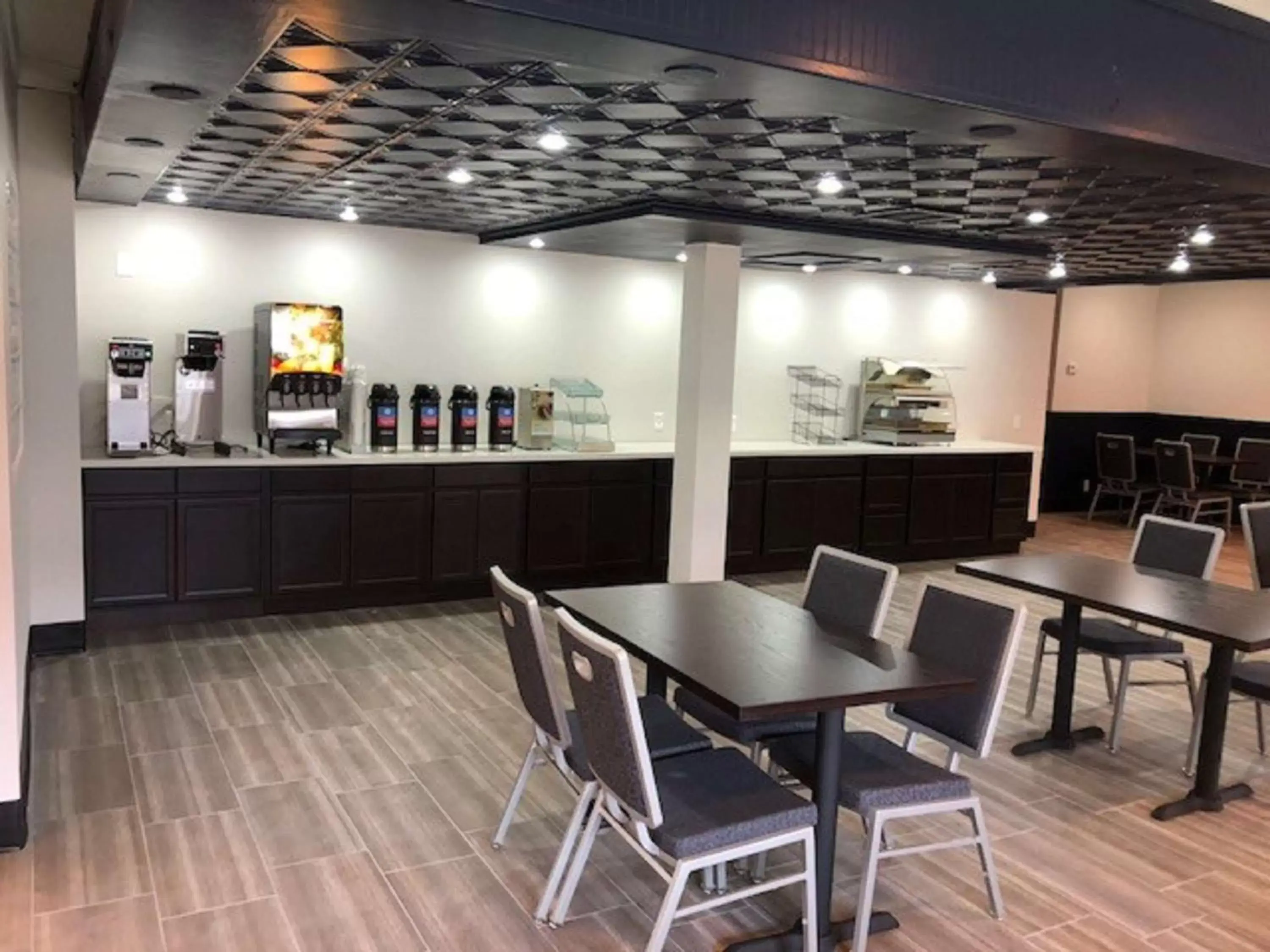 Restaurant/places to eat in SureStay Plus Hotel by Best Western Sacramento Cal Expo Restaurant/places to eat in SureStay Plus Hotel by Best Western Sacramento Cal Expo