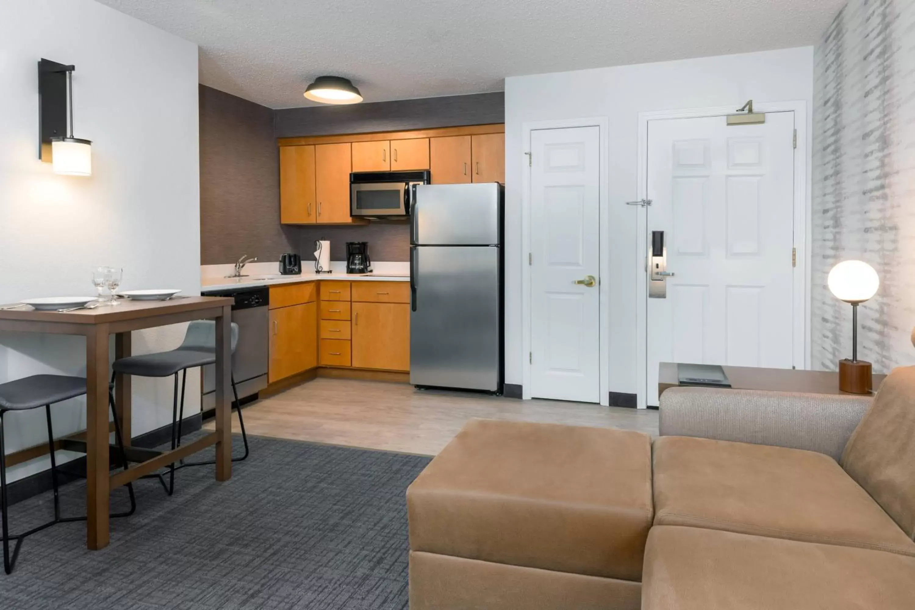 Photo of the whole room, Kitchen/Kitchenette in Residence Inn Wayne