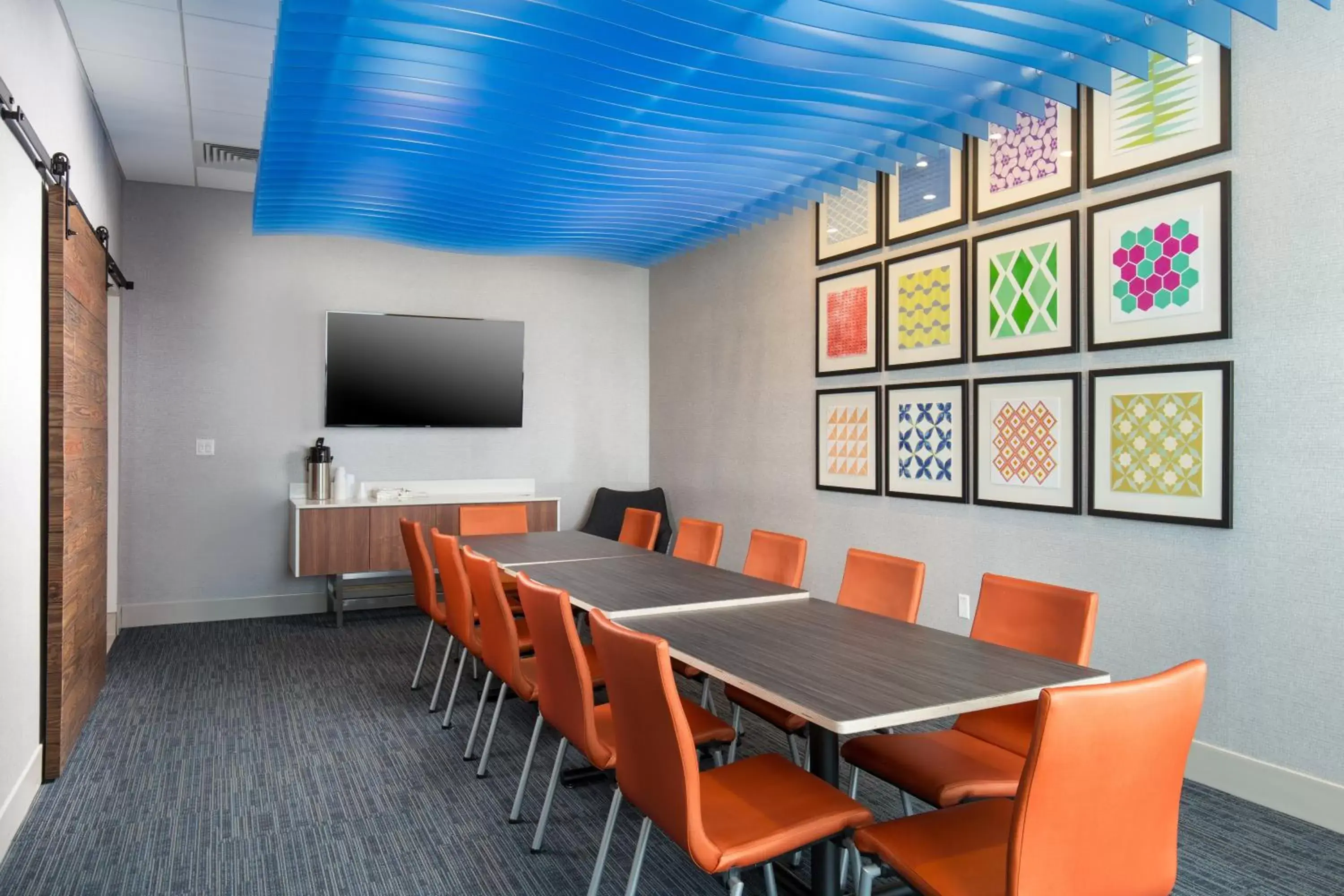 Meeting/conference room in Holiday Inn Express Visalia-Sequoia Gateway Area, an IHG Hotel