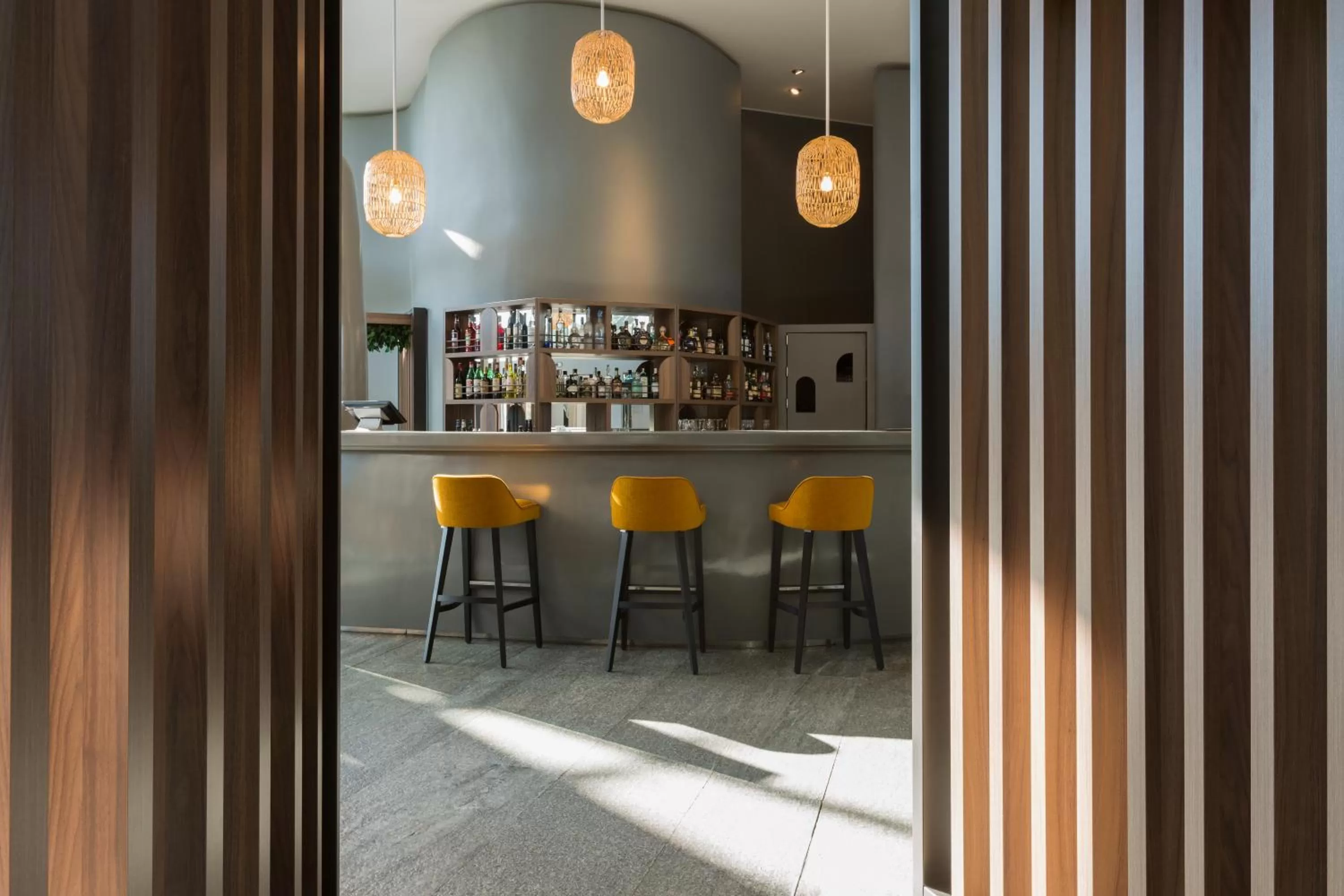Lounge or bar in voco Milan-Fiere by IHG