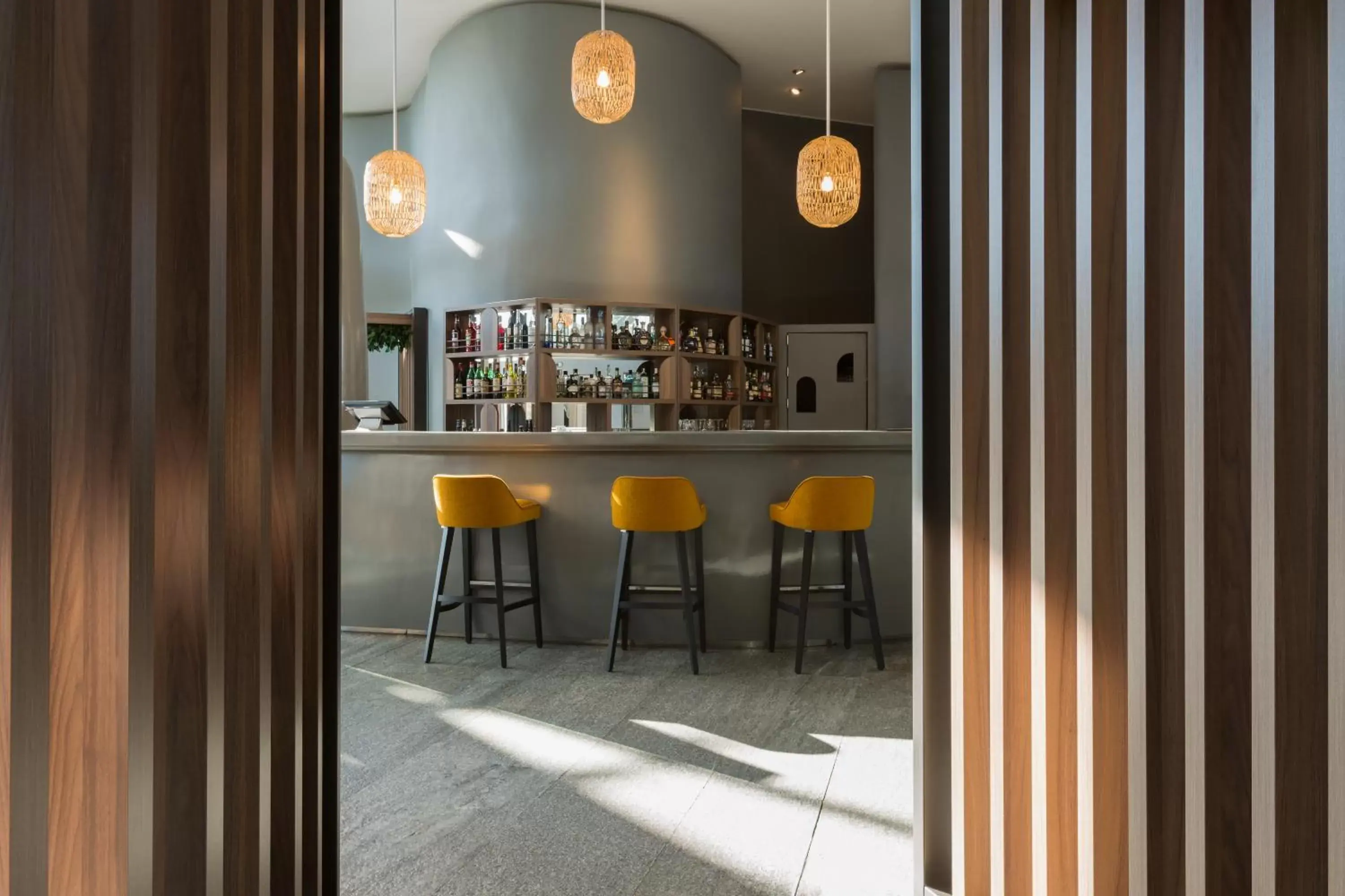 Lounge or bar, Lounge/Bar in voco Milan-Fiere, an IHG Hotel