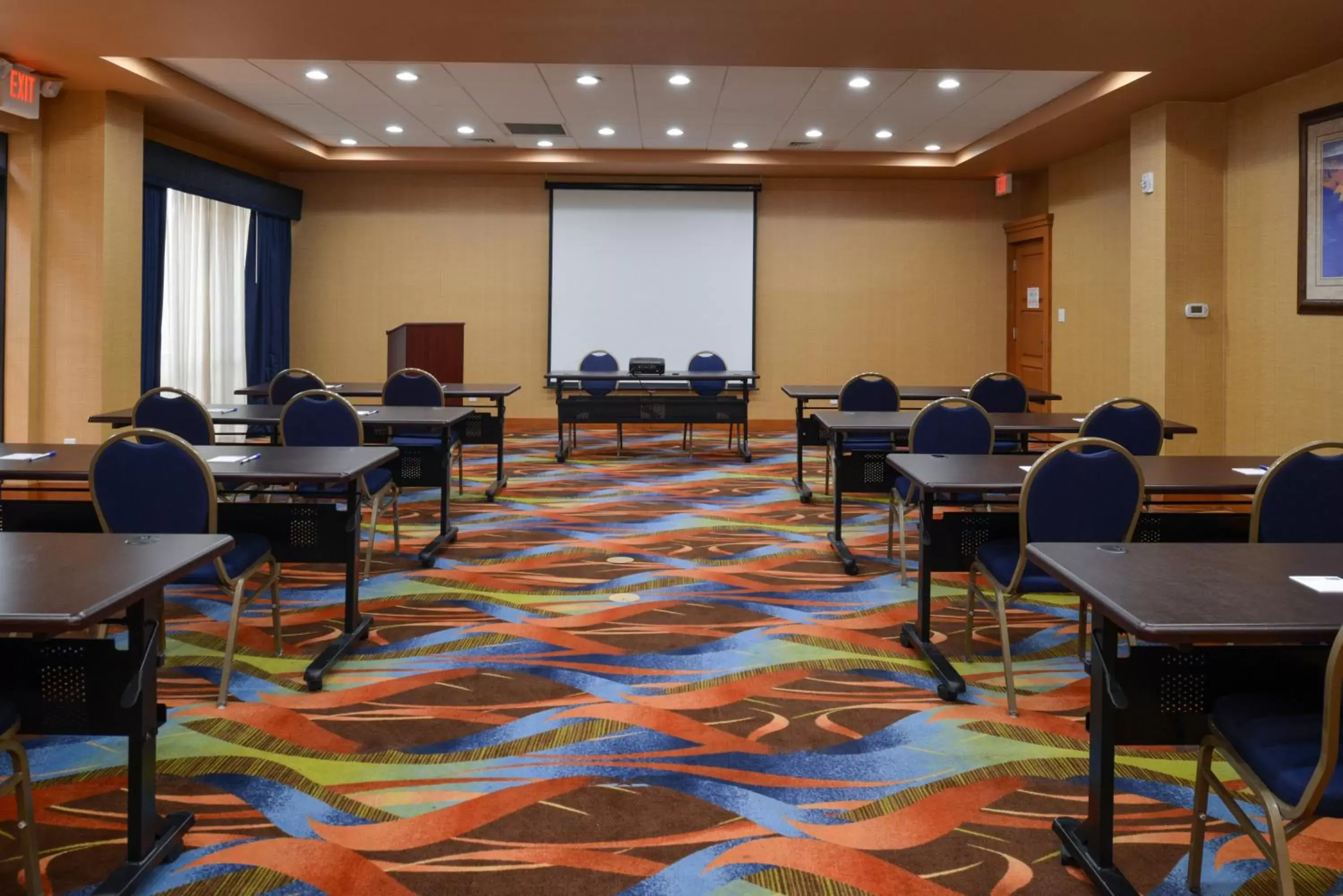 Meeting/conference room in Holiday Inn Express Flagstaff, an IHG Hotel