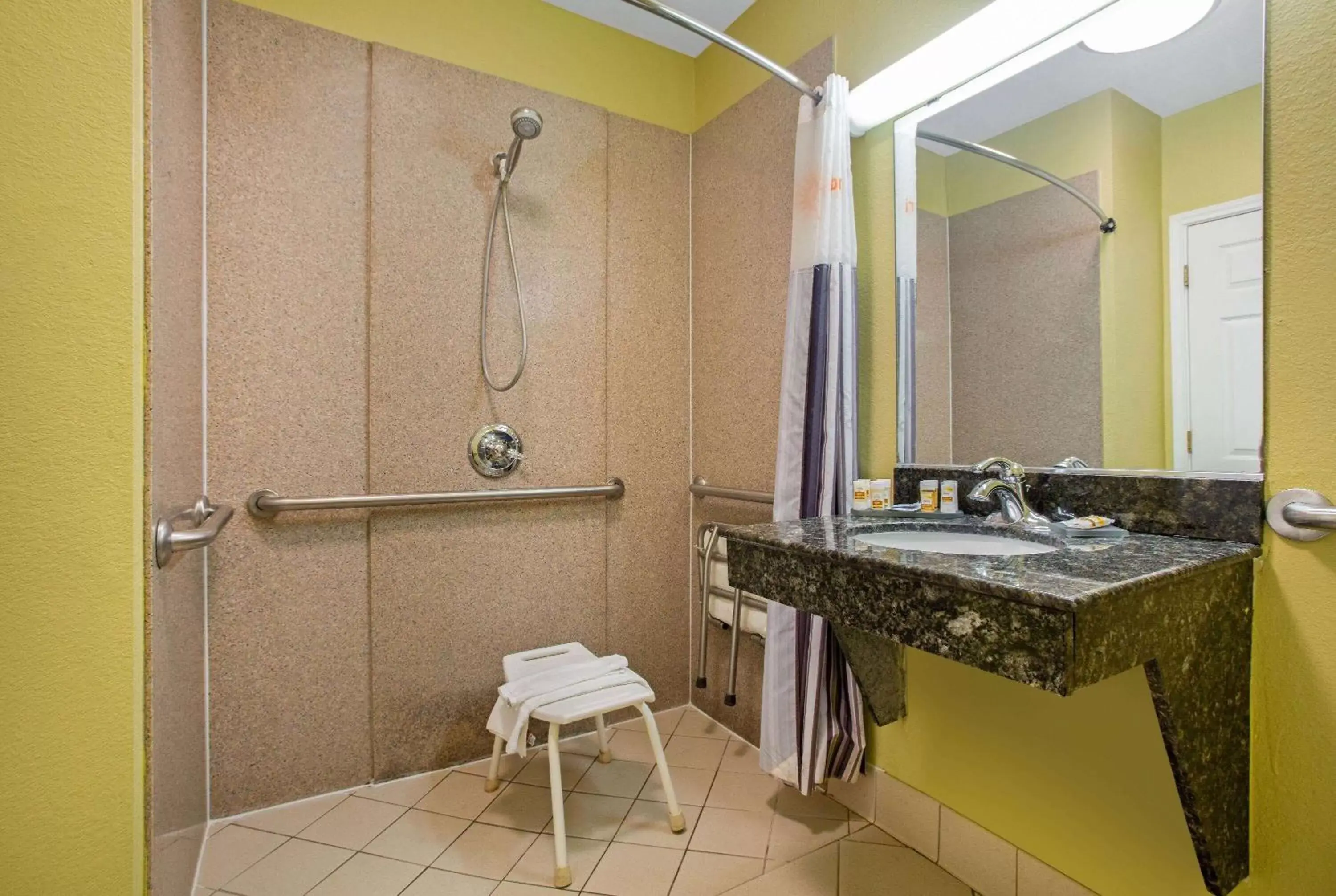 Shower, Bathroom in La Quinta by Wyndham Belton - Temple South