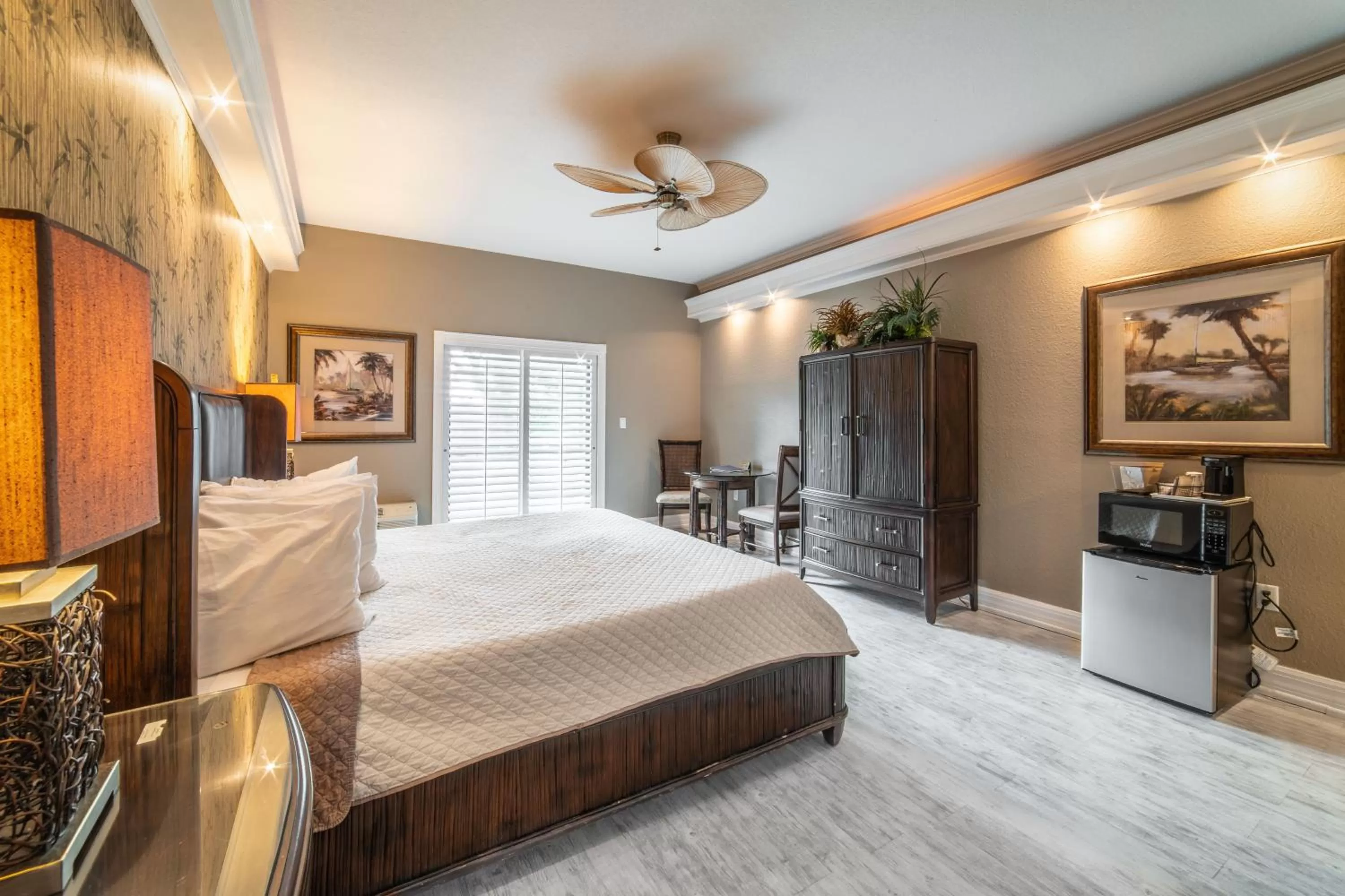 Photo of the whole room, Bed in Boca Grande Hotel