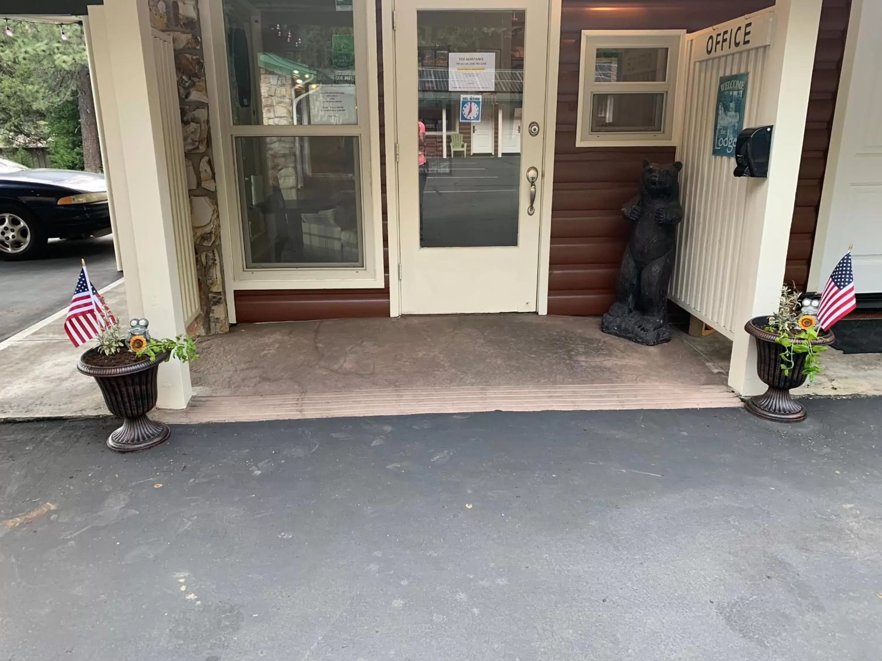 Facade/entrance in Arnold Meadowmont Lodge