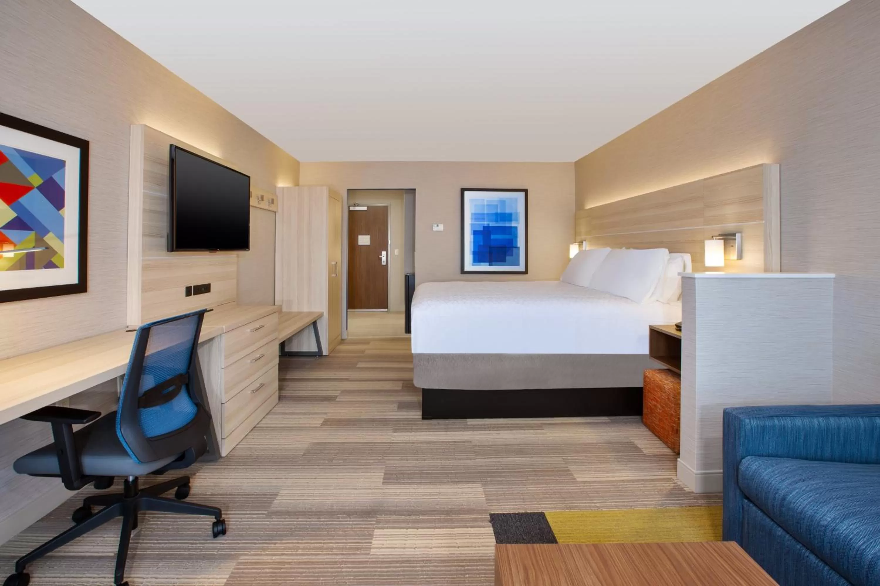 Photo of the whole room, Bed in Holiday Inn Express & Suites Wooster by IHG