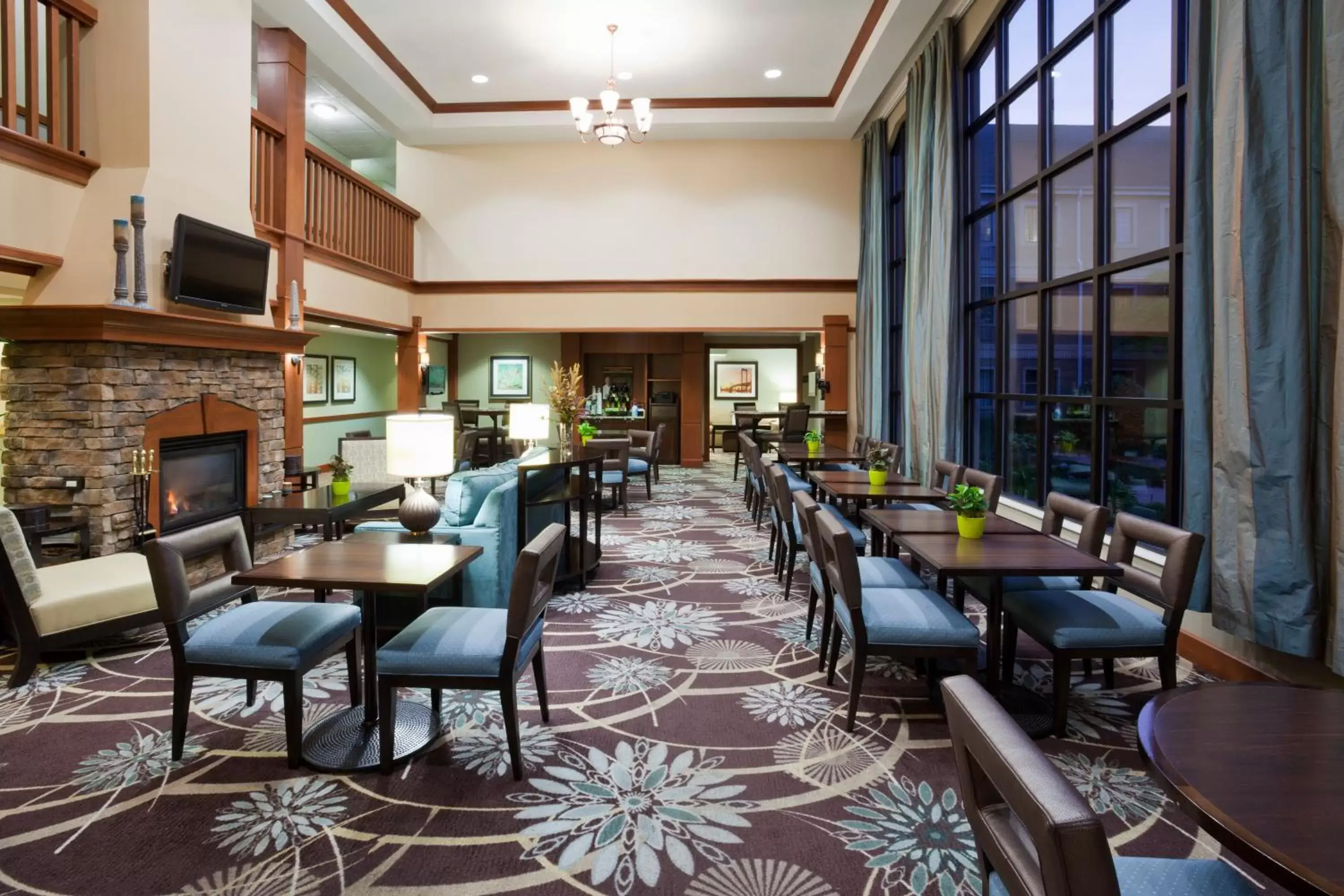 Breakfast, Restaurant/Places to Eat in Staybridge Suites Minneapolis-Maple Grove, an IHG Hotel