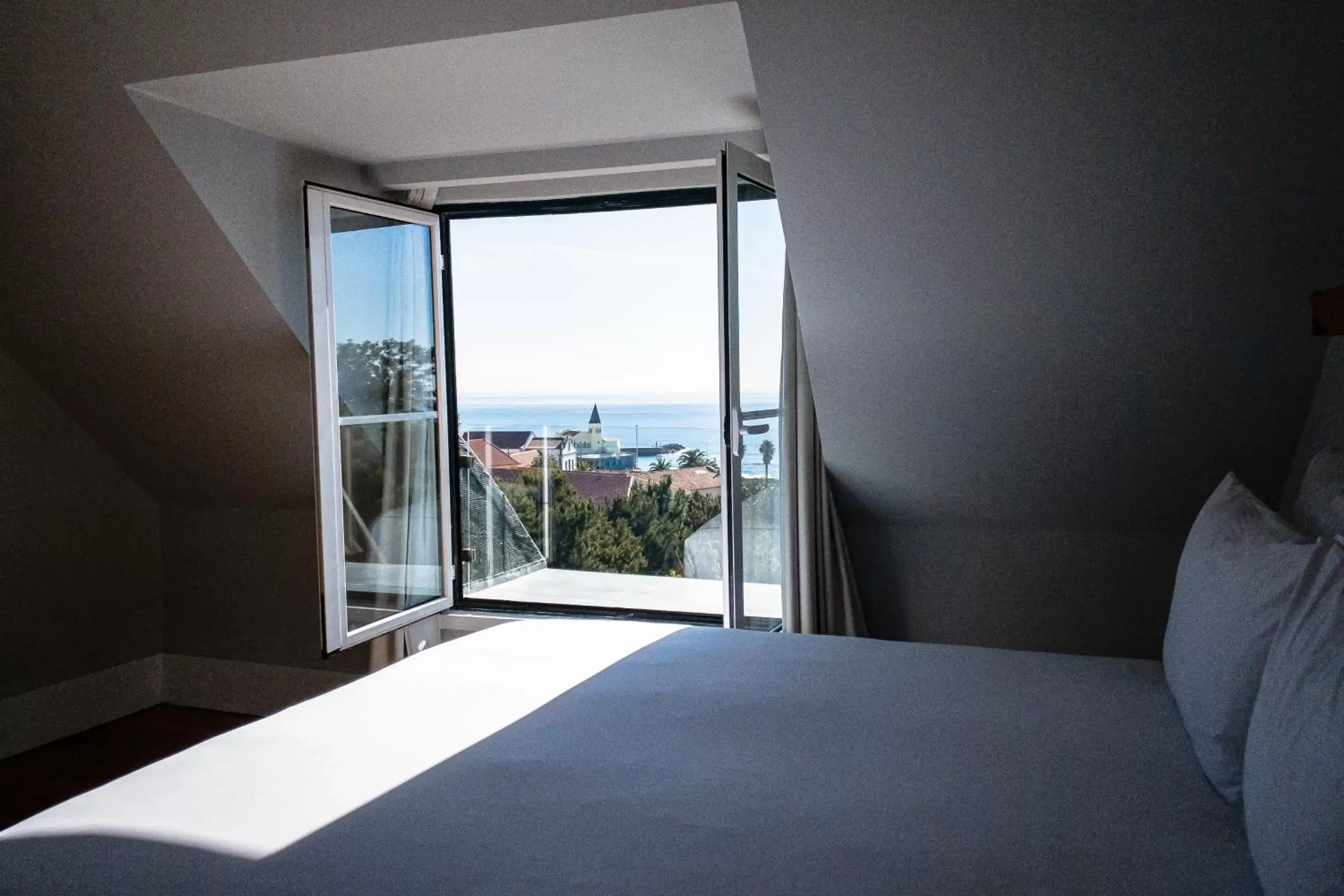 Balcony/Terrace, Bed in A House in Estoril - Adults Only