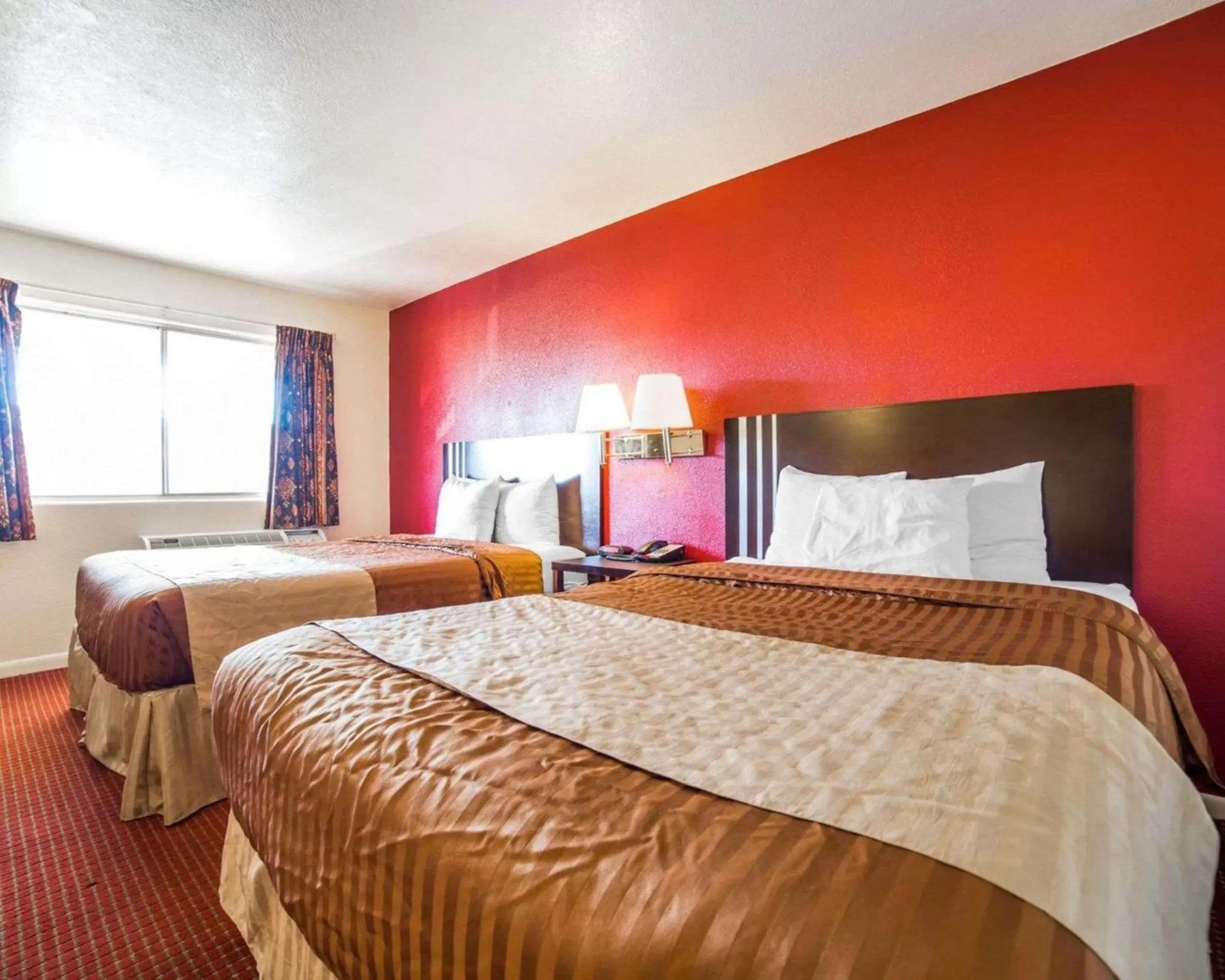 Photo of the whole room, Bed in Rodeway Inn at Lake Powell