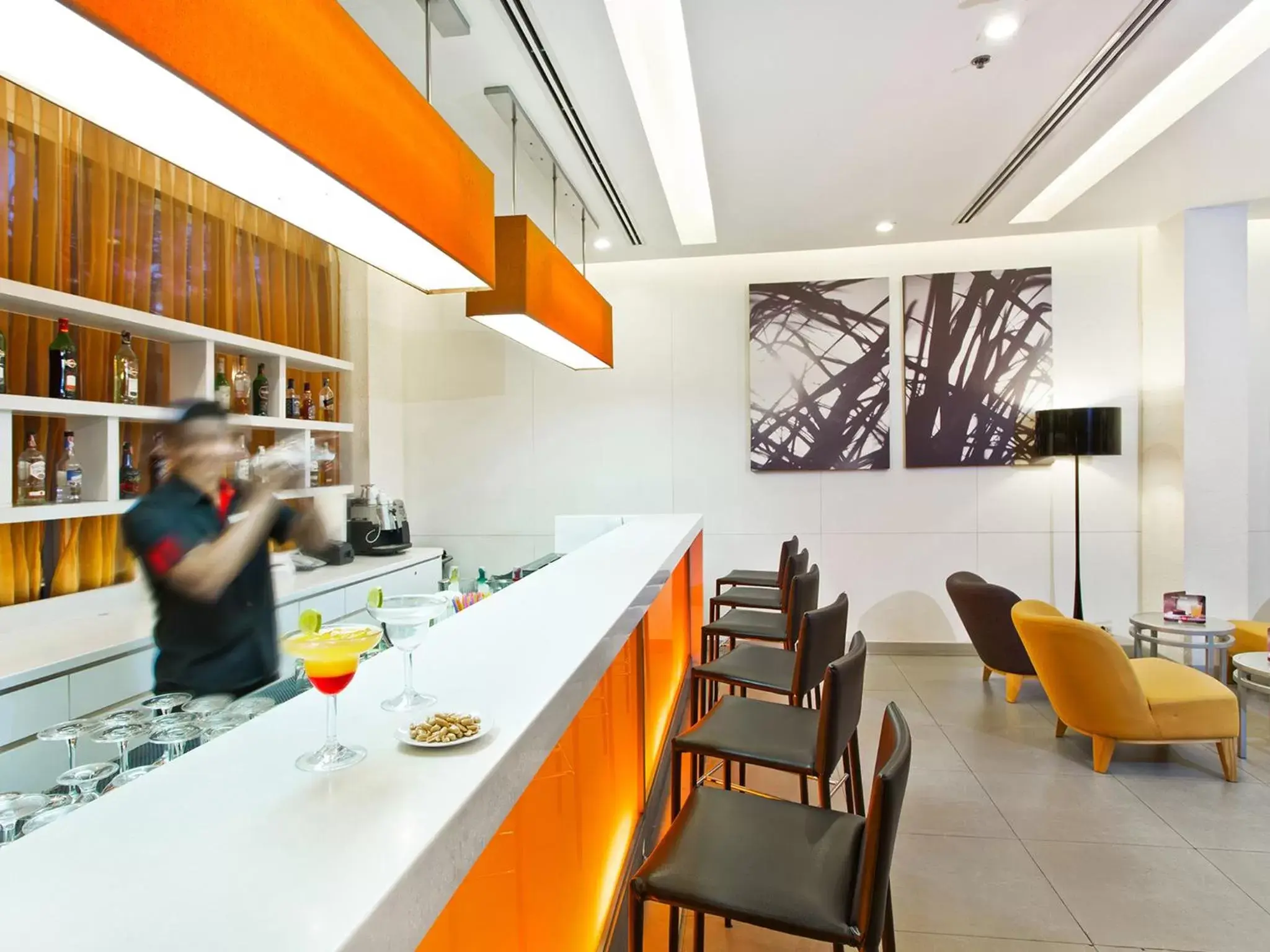 Lounge or bar, Restaurant/Places to Eat in Ibis Pattaya