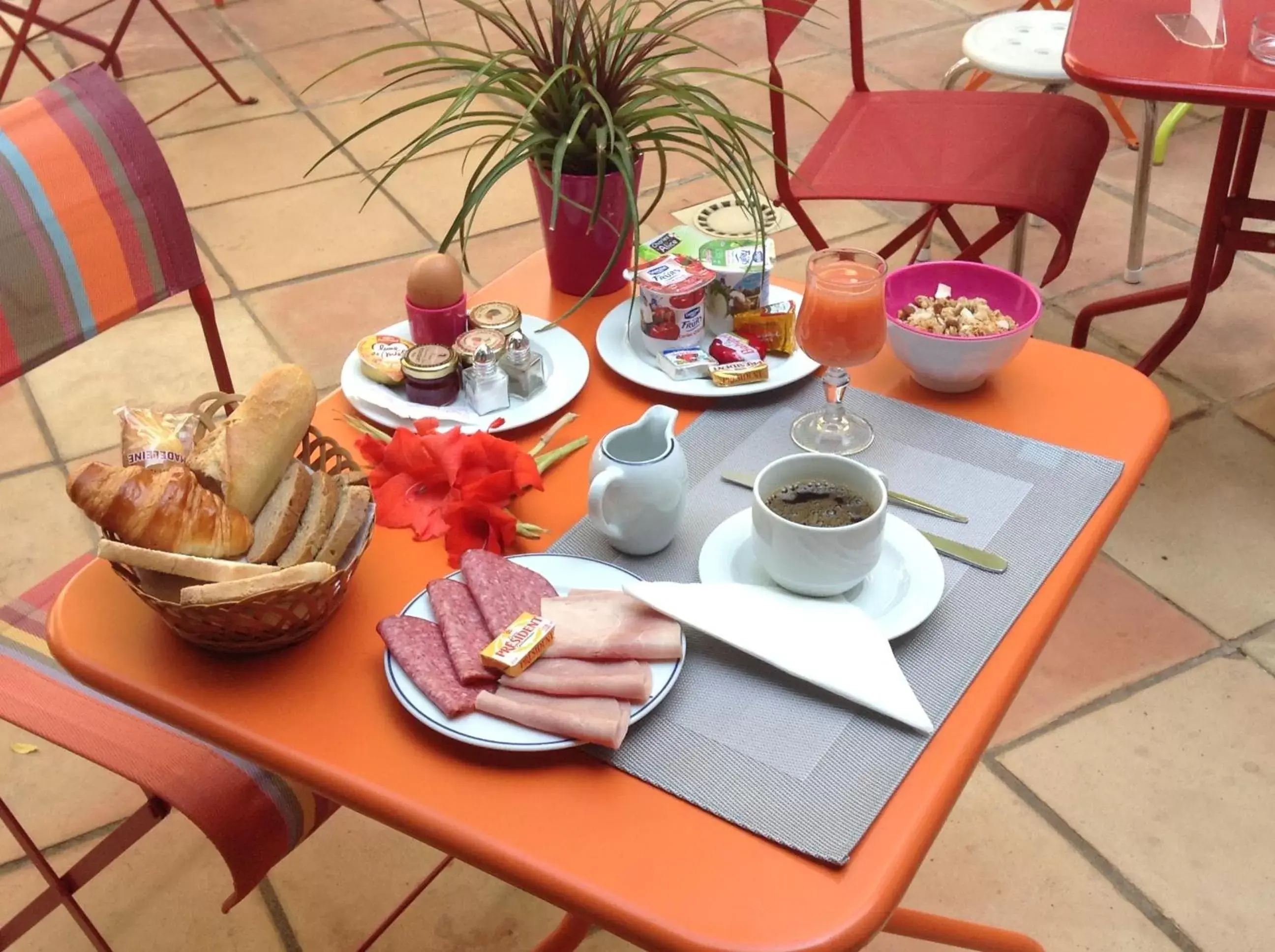 Restaurant/places to eat, Breakfast in Hôtel de la Fontaine