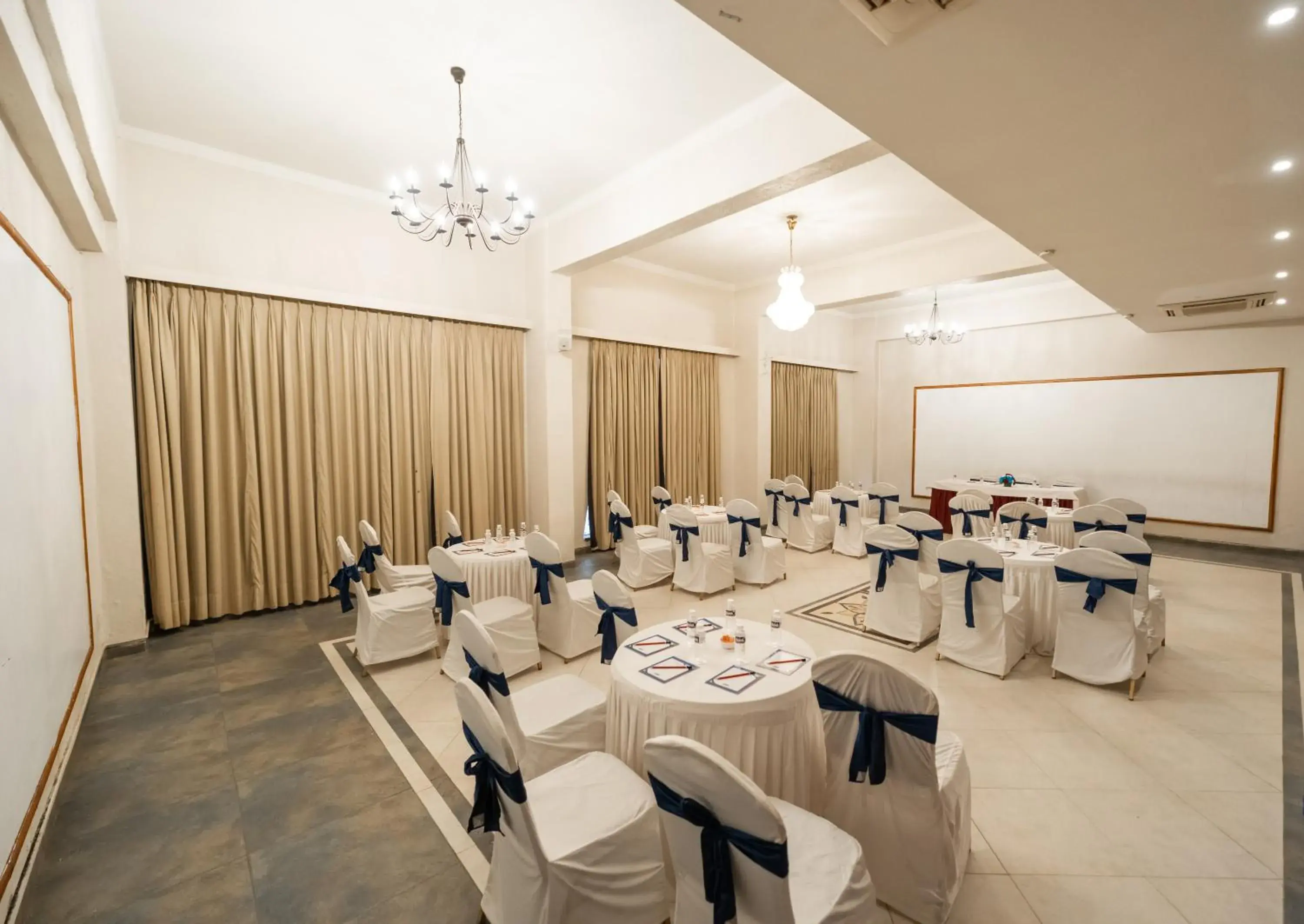 Meeting/conference room, Banquet Facilities in Neelams The Grand Hotel