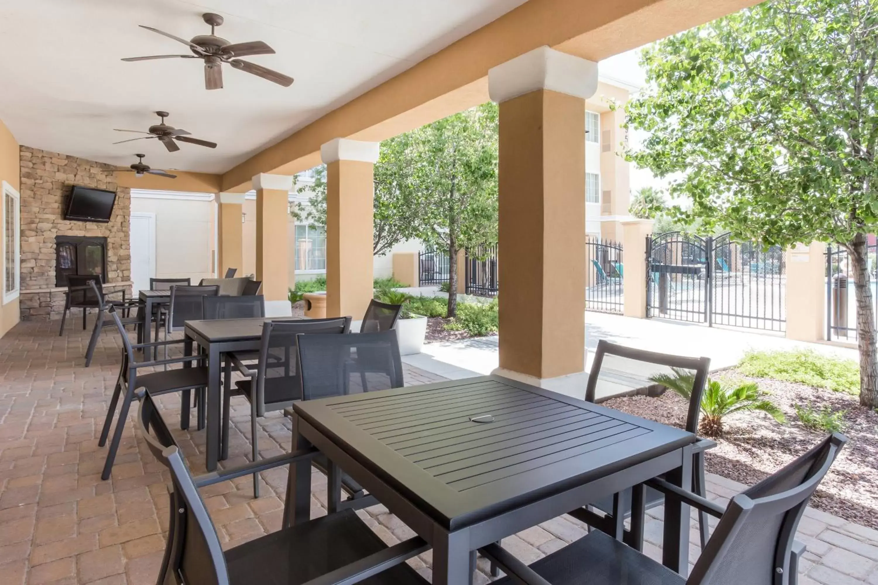 Property building, Restaurant/Places to Eat in TownePlace Suites Tucson Airport