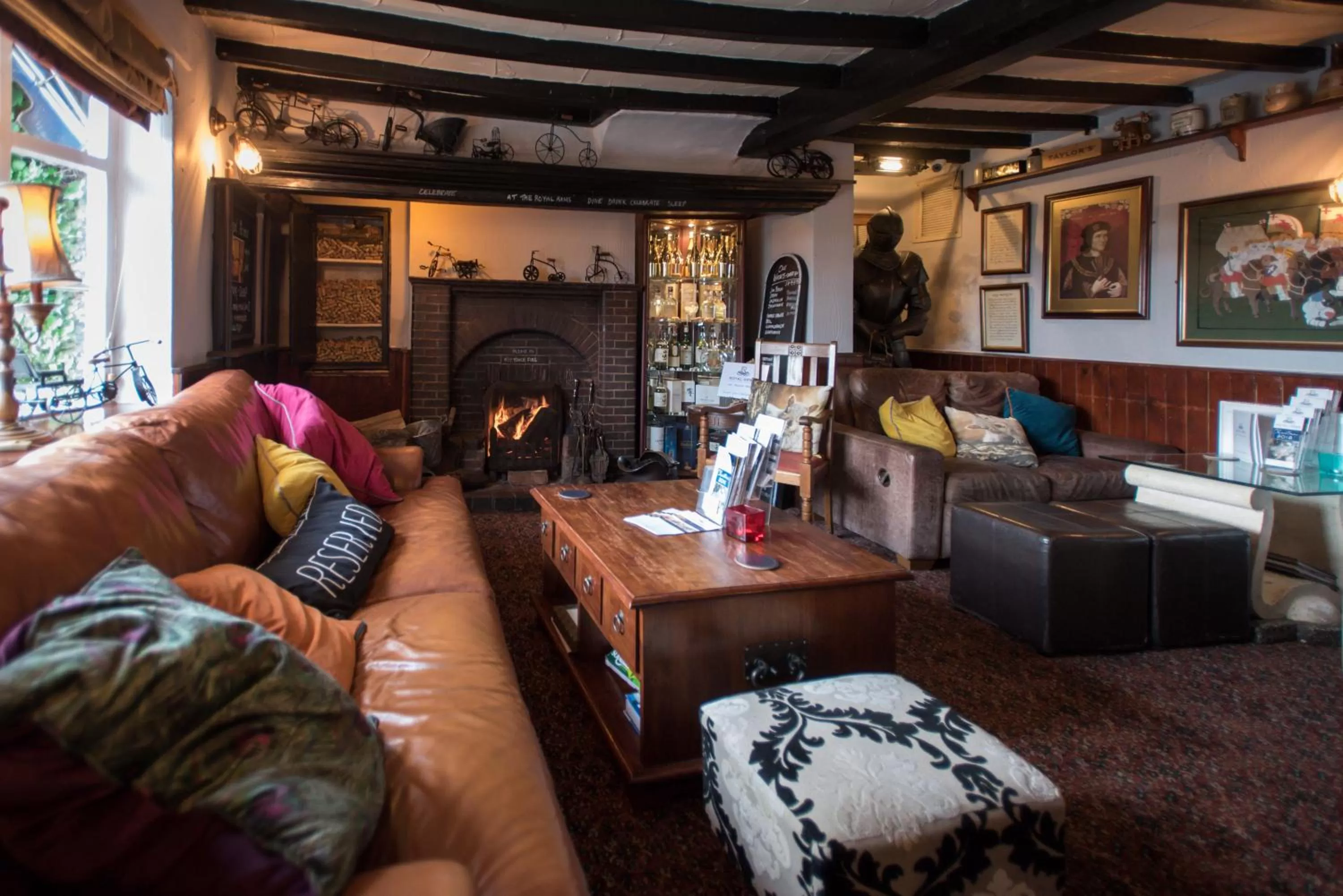 Lounge or bar in The Royal Arms Bed & Breakfast