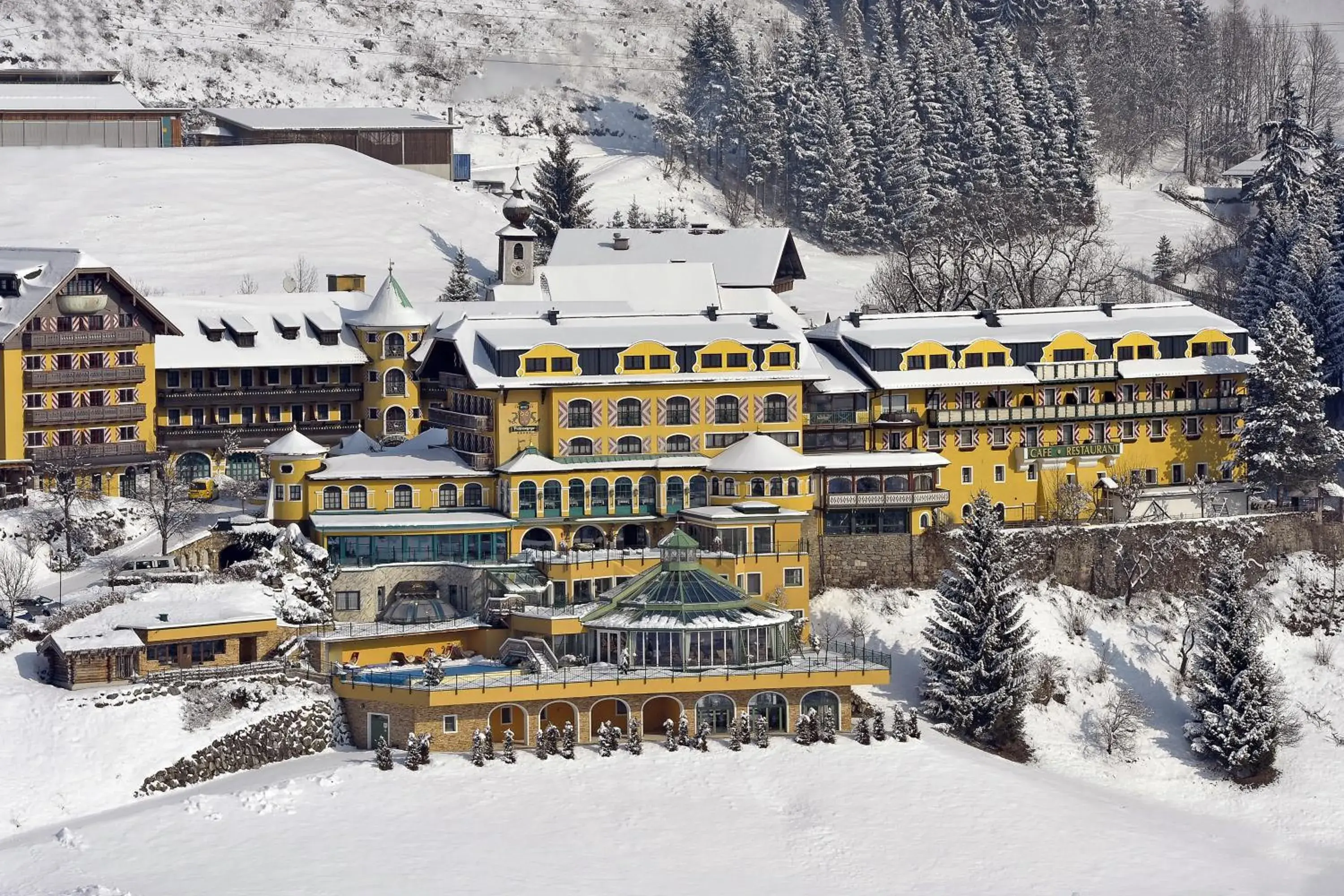 Property building, Winter in Hotel Pichlmayrgut