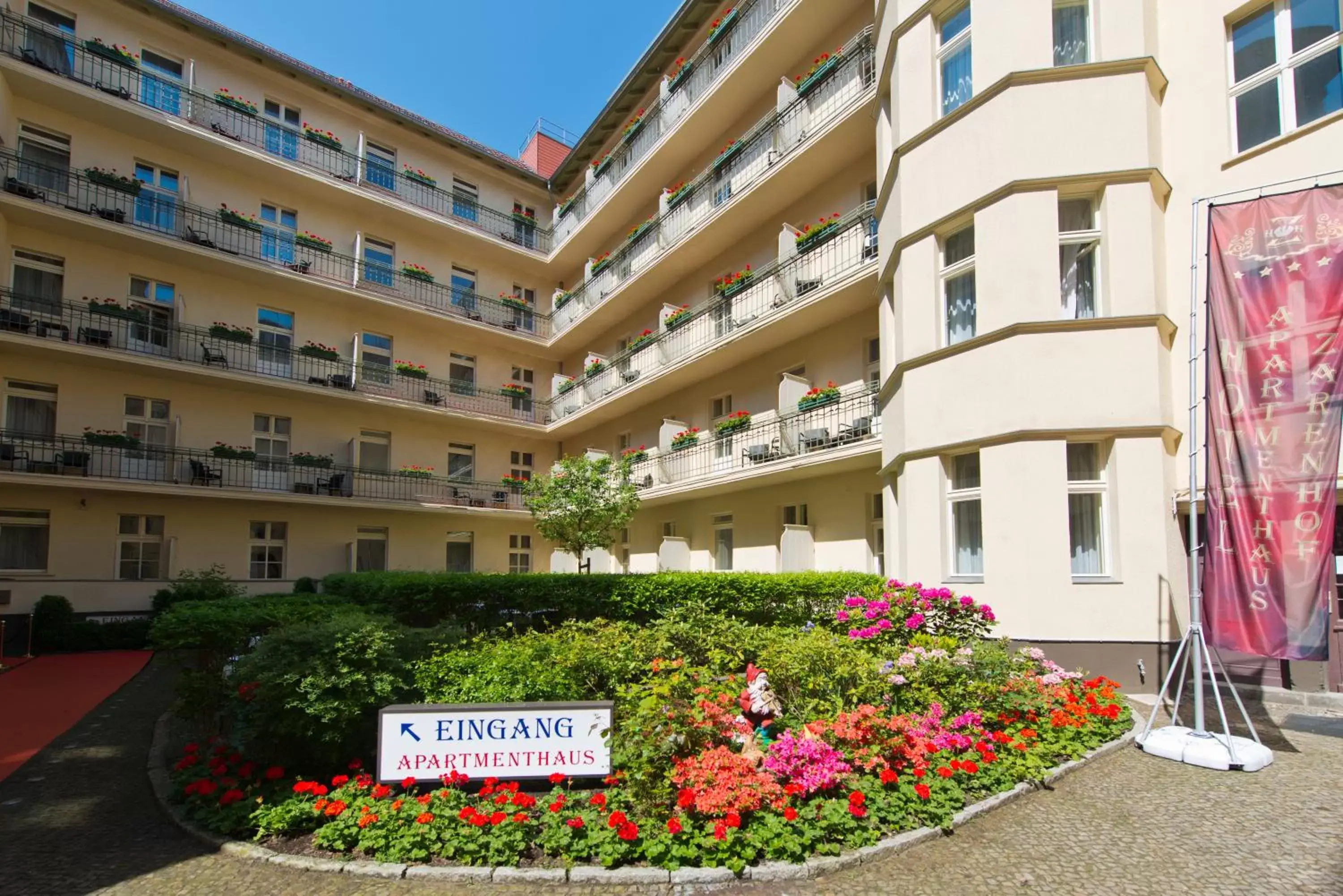 Facade/entrance, Property Building in Hotel & Apartments Zarenhof Berlin Prenzlauer Berg