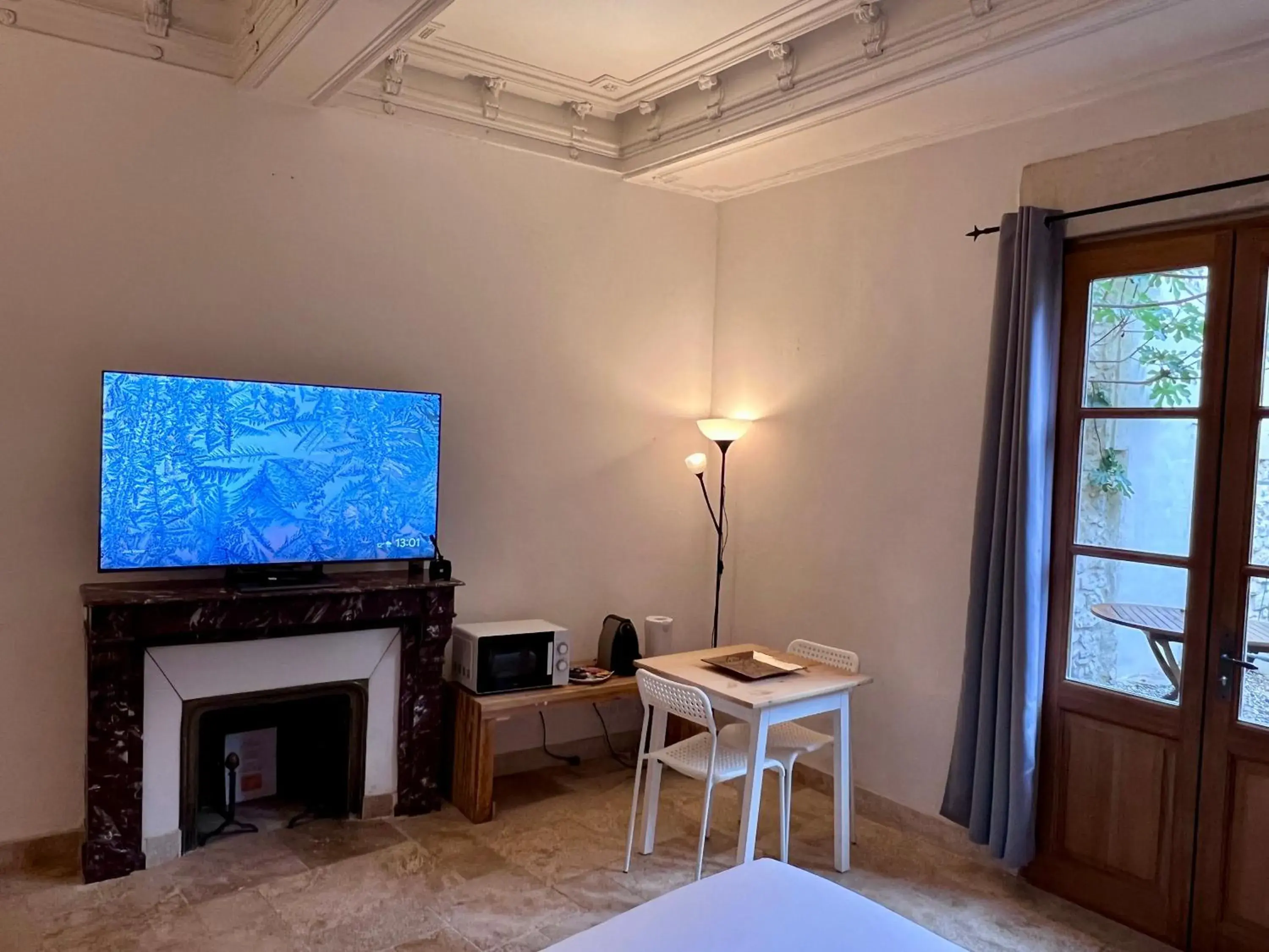 TV and multimedia, TV/Entertainment Center in Hotel Majestic