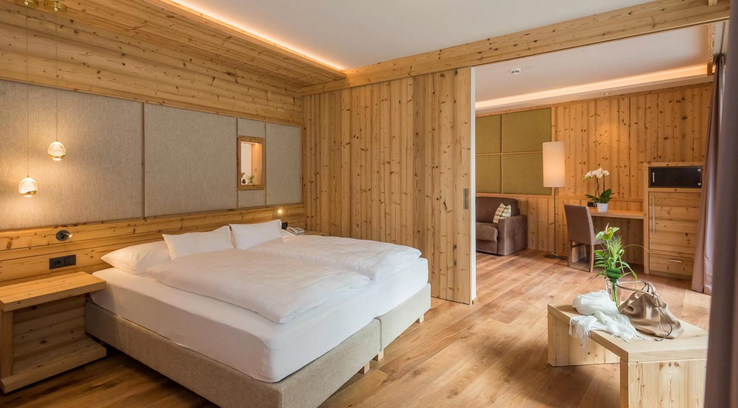 Photo of the whole room, Bed in Hotel Weiher Green Lake