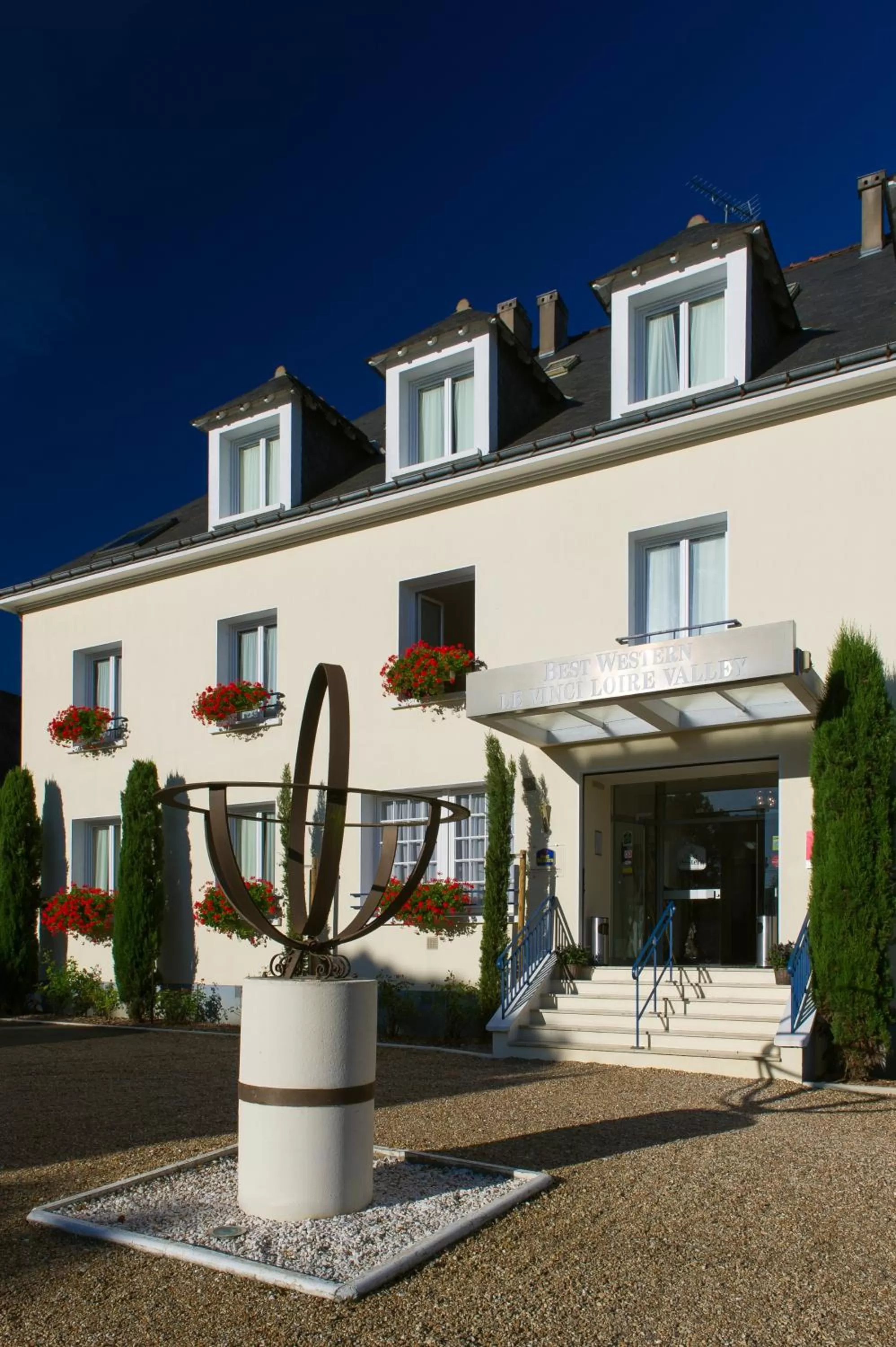 Facade/entrance in Best Western Le Vinci Loire Valley