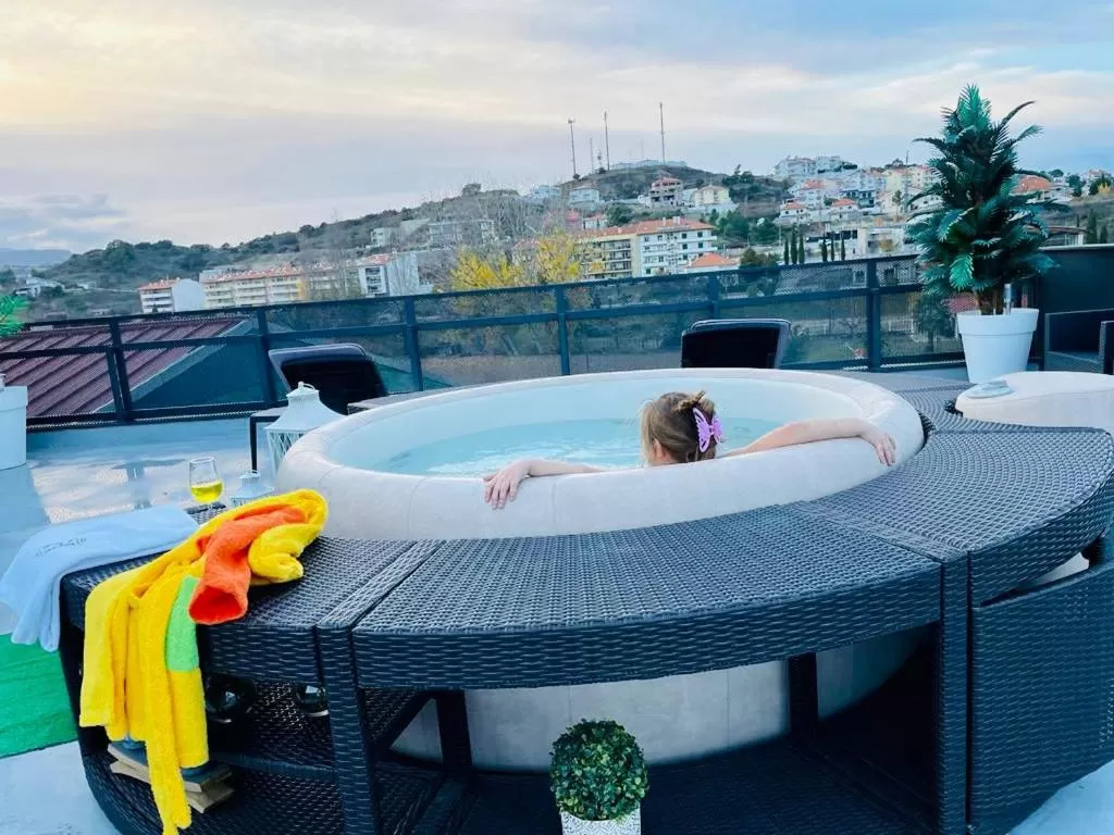 Hot Tub in Ribeira House