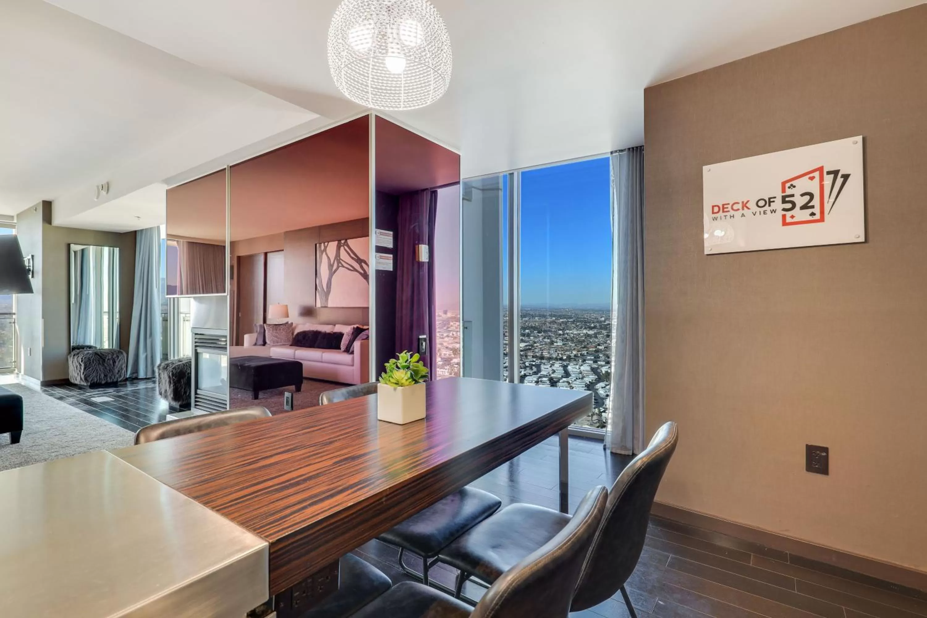 TV and multimedia in Vegas Palms HIGH 52nd fl. 1BDR corner penthouse 1220sqft