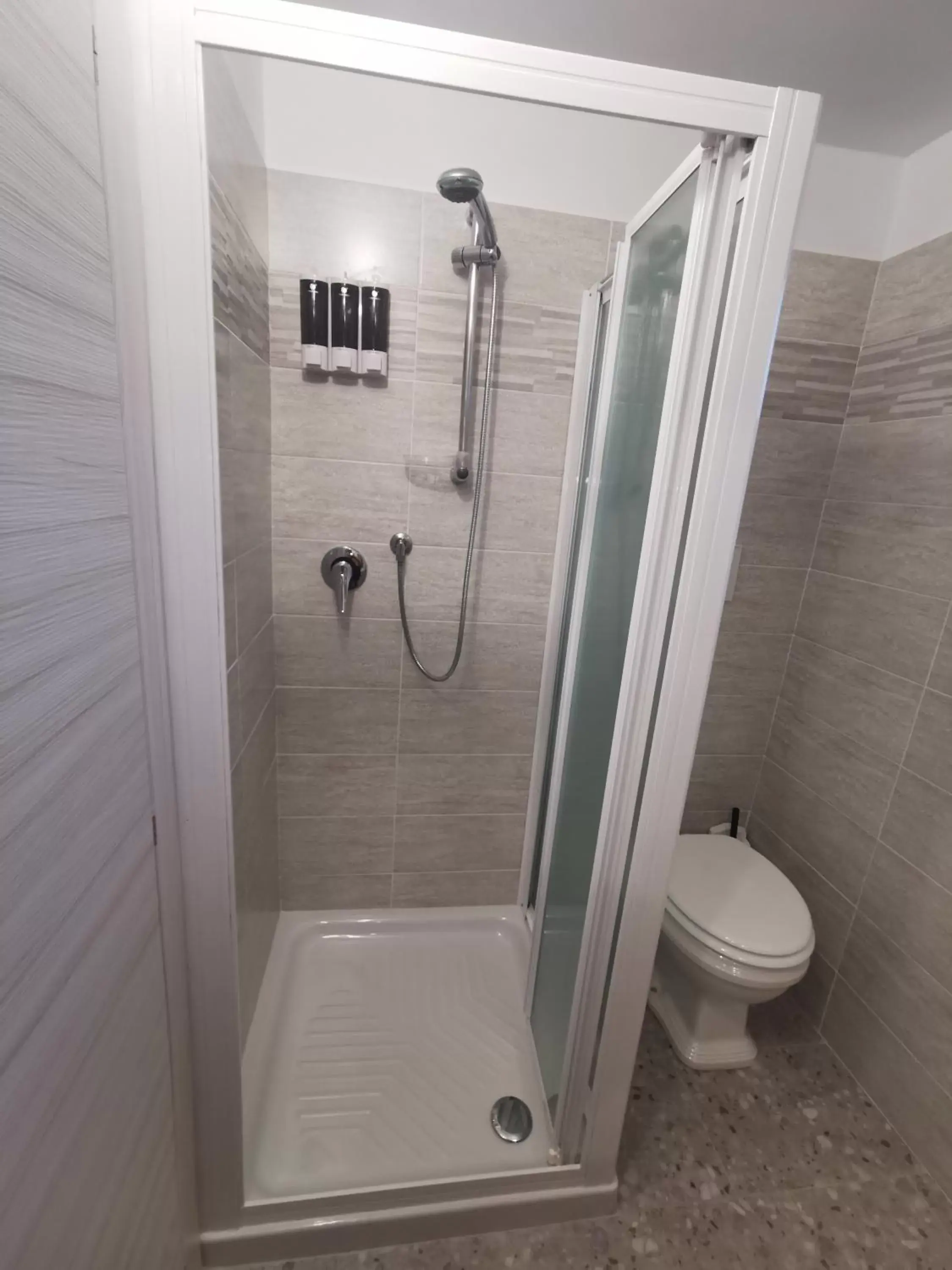 Shower, Bathroom in Il Viaggio