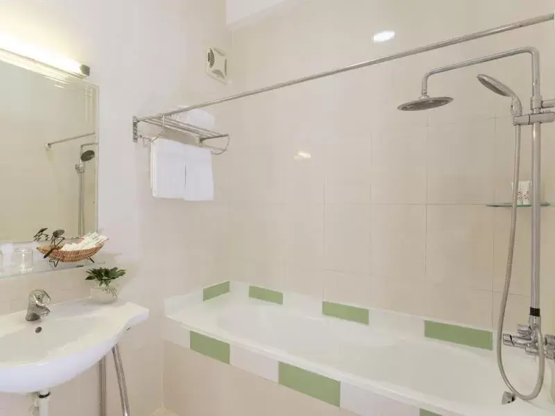 Bathroom in Meraki Hotel
