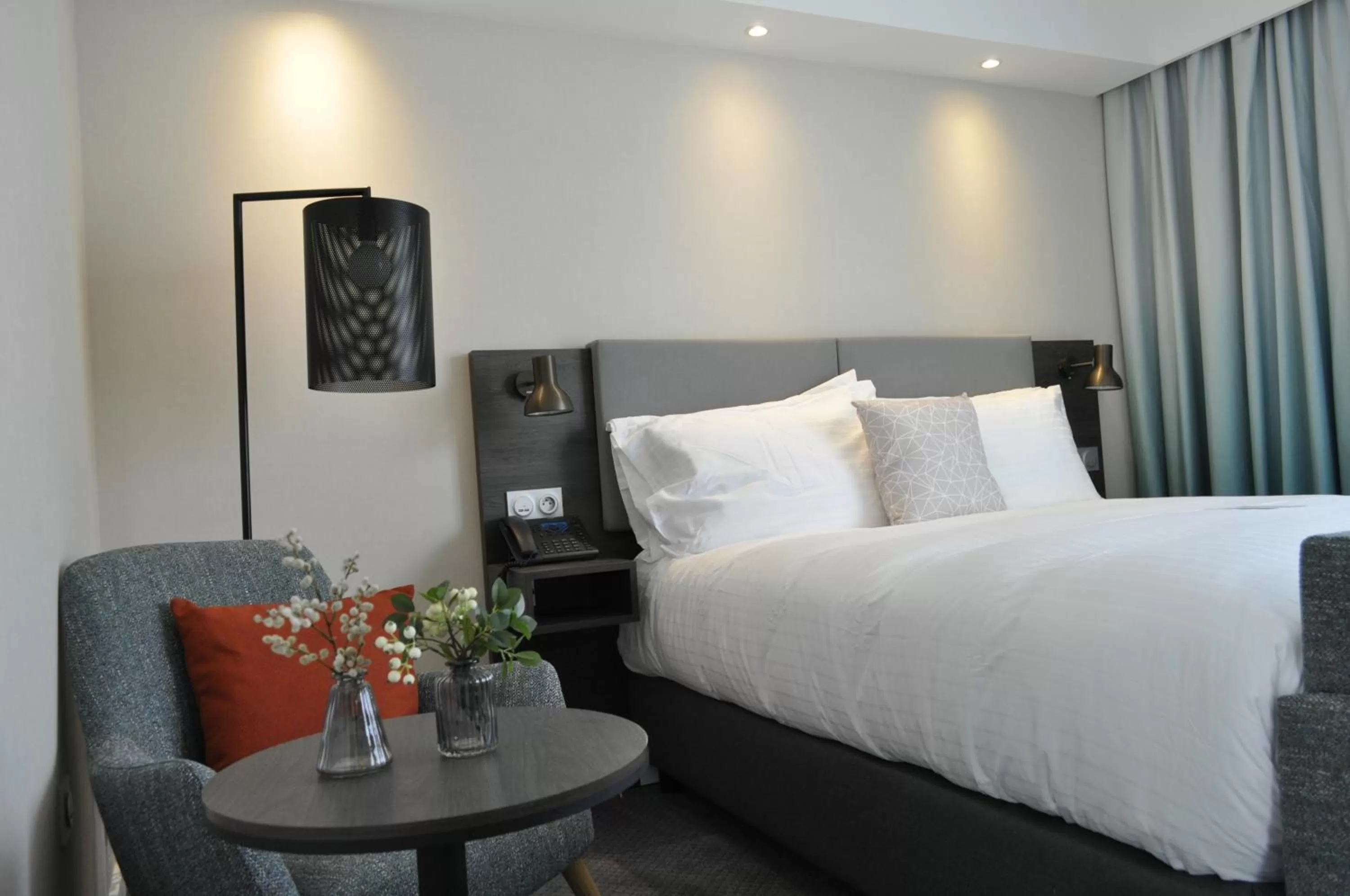 Bed in Holiday Inn - Bordeaux-Merignac by IHG