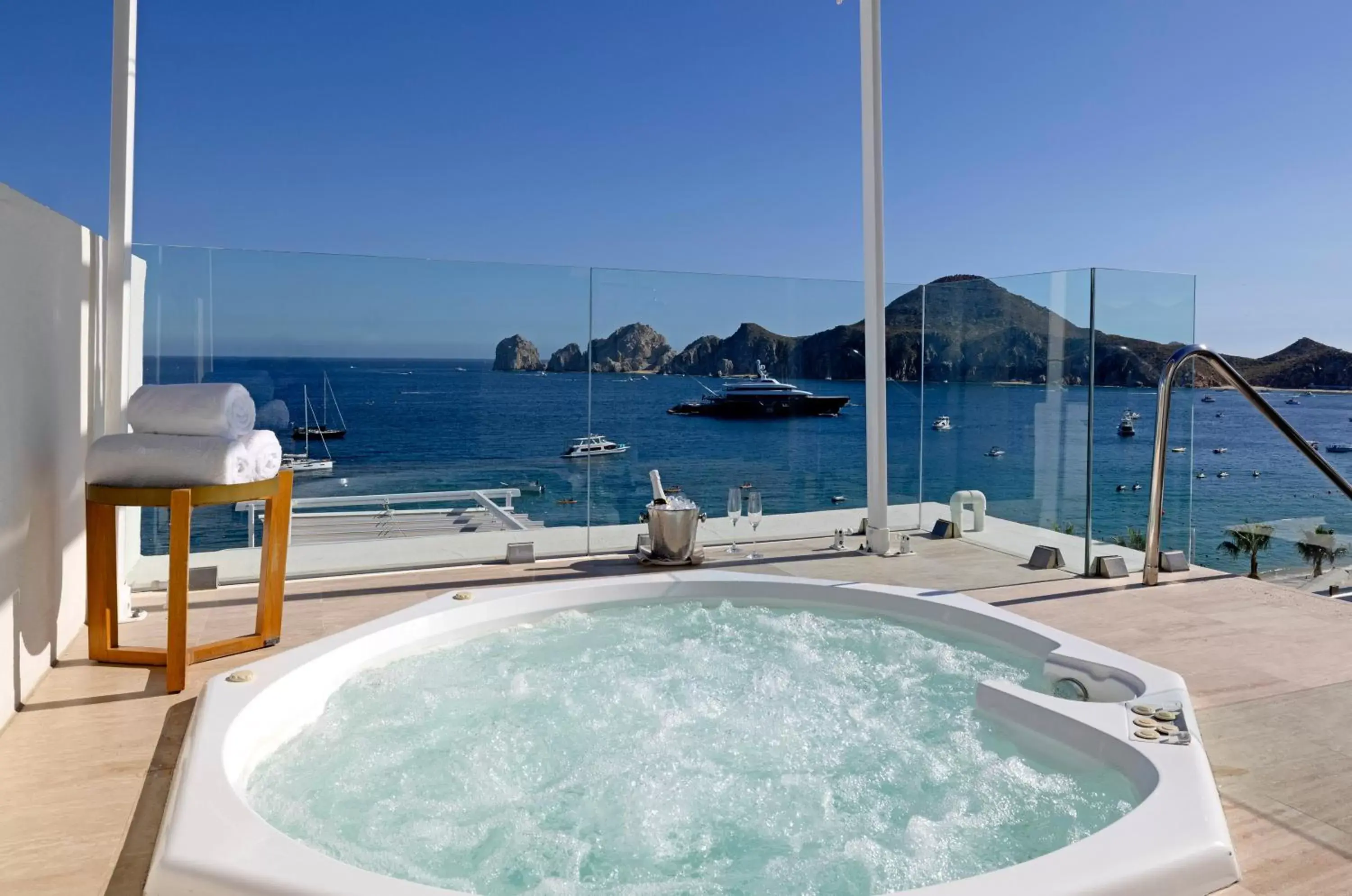 Hot Tub in ME Cabo