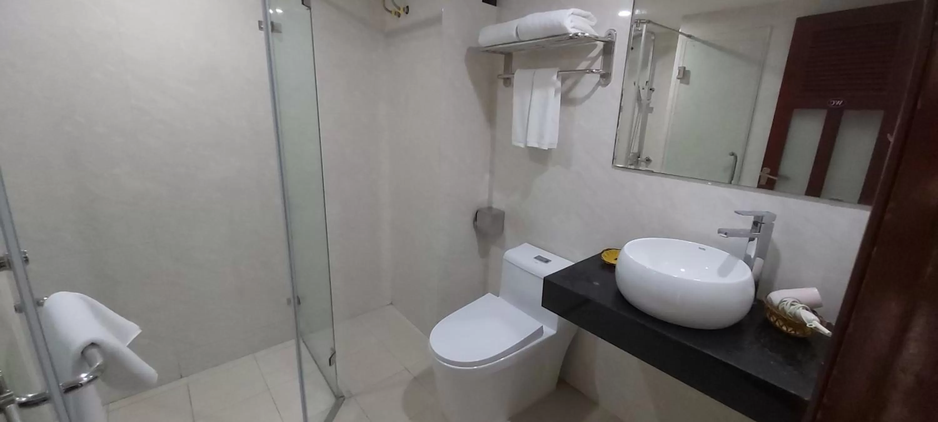 Shower in Hanoi Endless Hotel