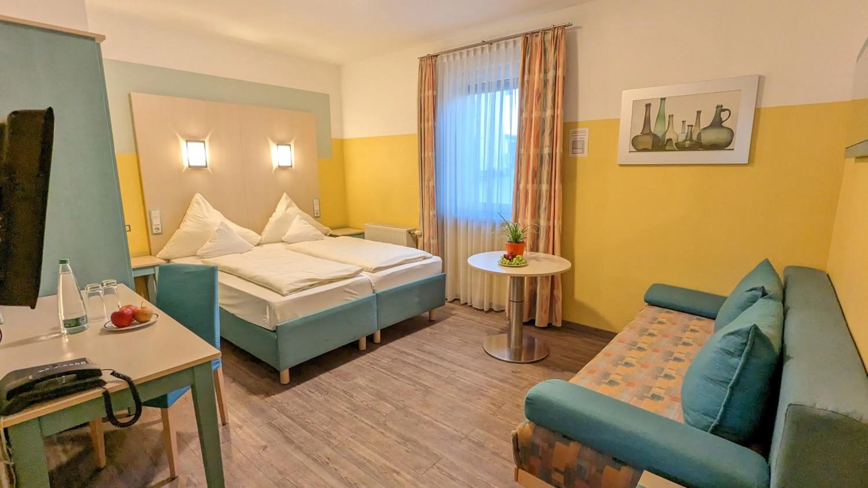 Bed in Ambient Hotel am Europakanal